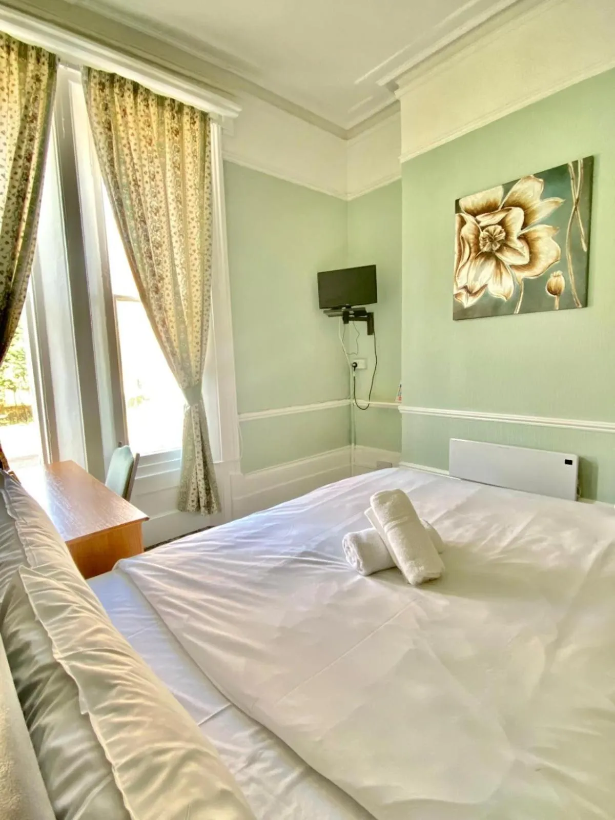 Bed in The Carlton Hotel