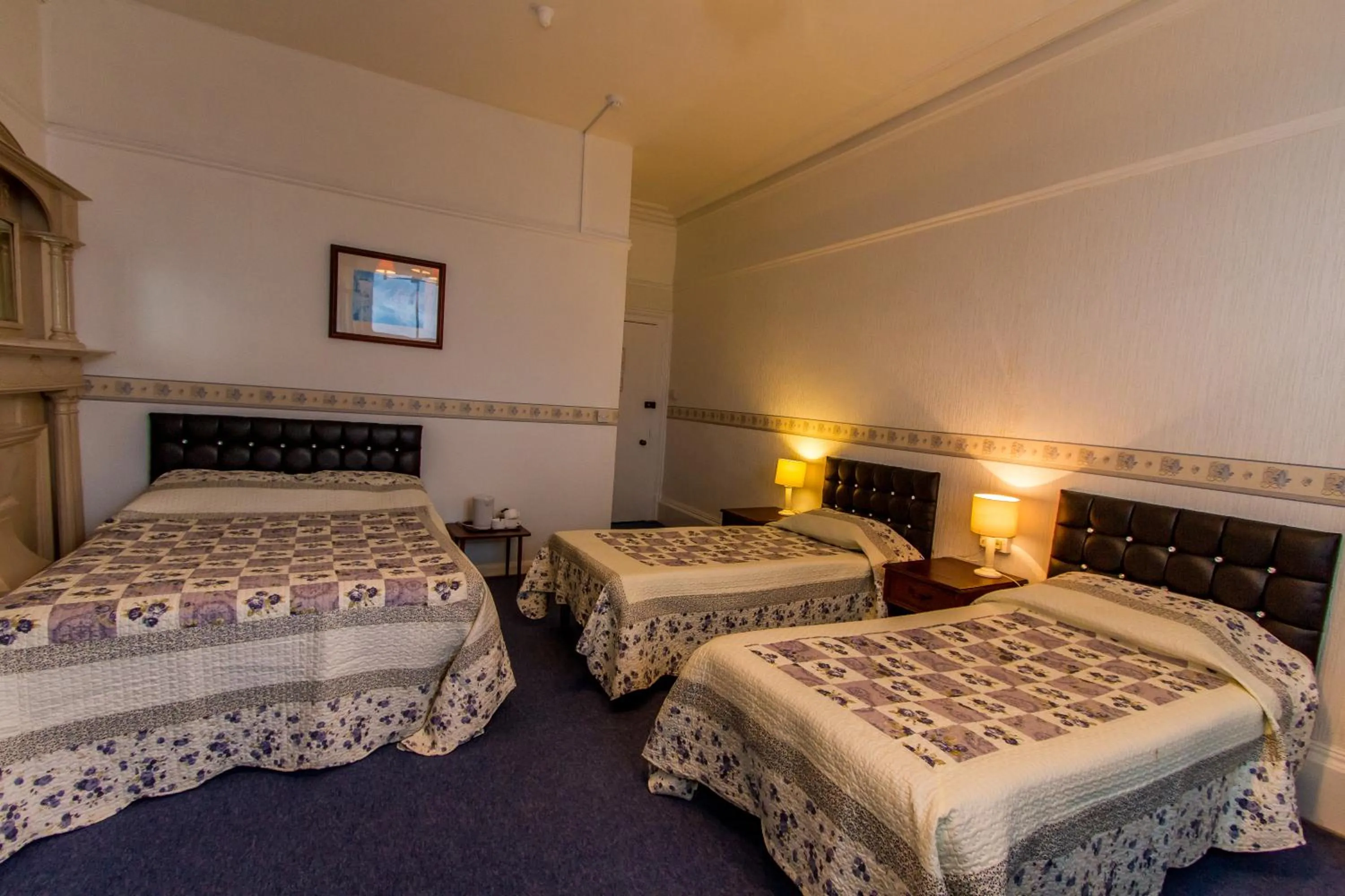 Bedroom, Bed in The Carlton Hotel