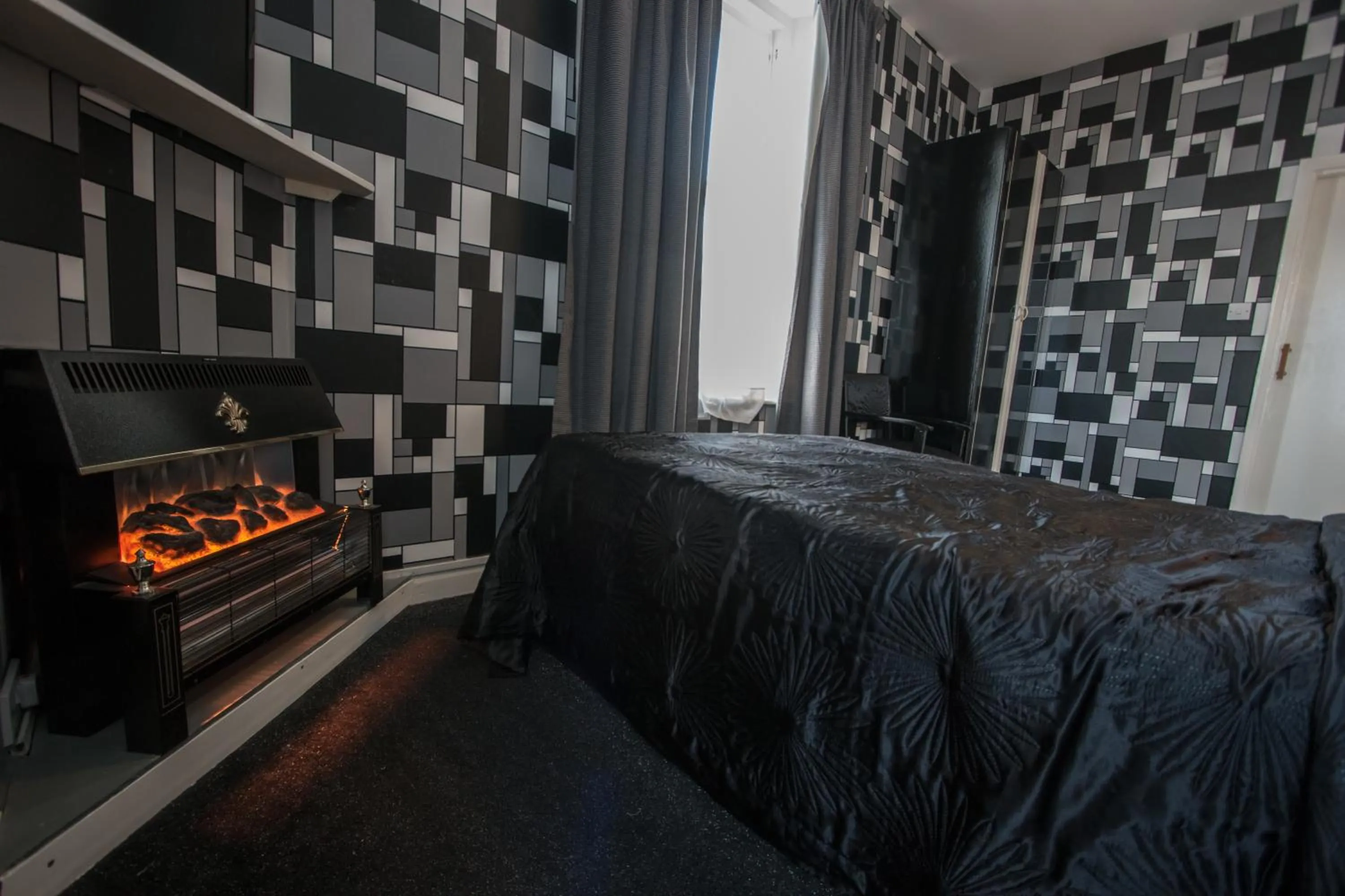 Day, Bed in The Carlton Hotel