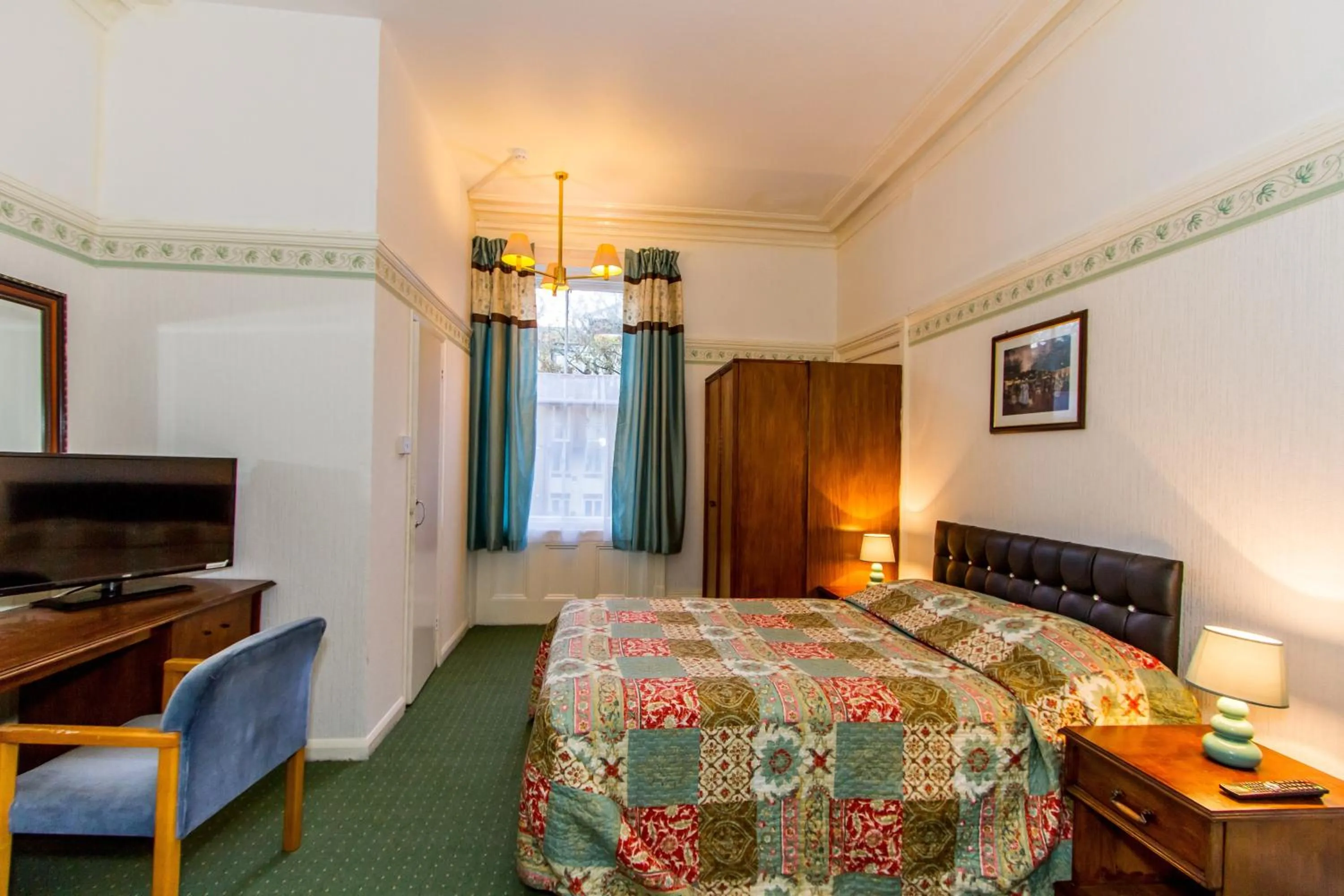 Day, Bed in The Carlton Hotel