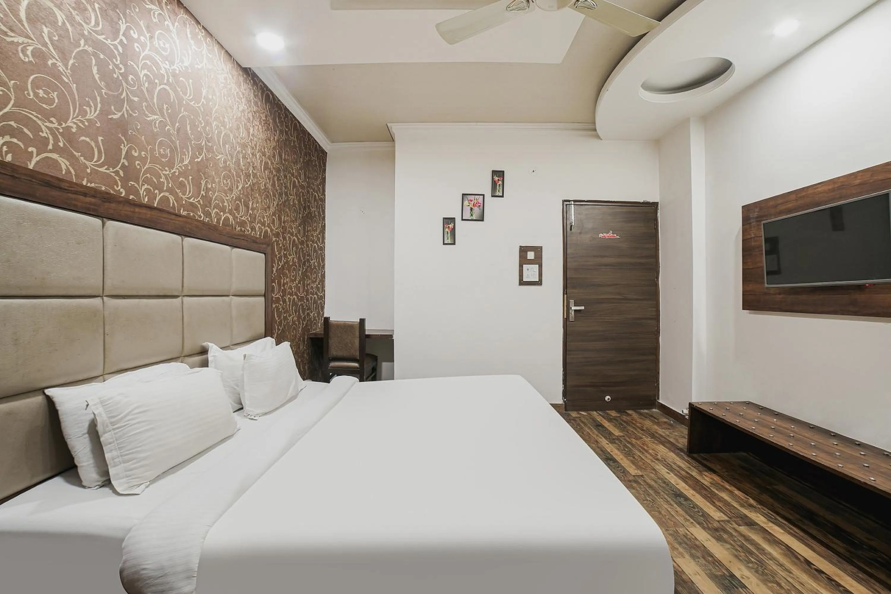 Other, Bed in Townhouse Hollywood Heights