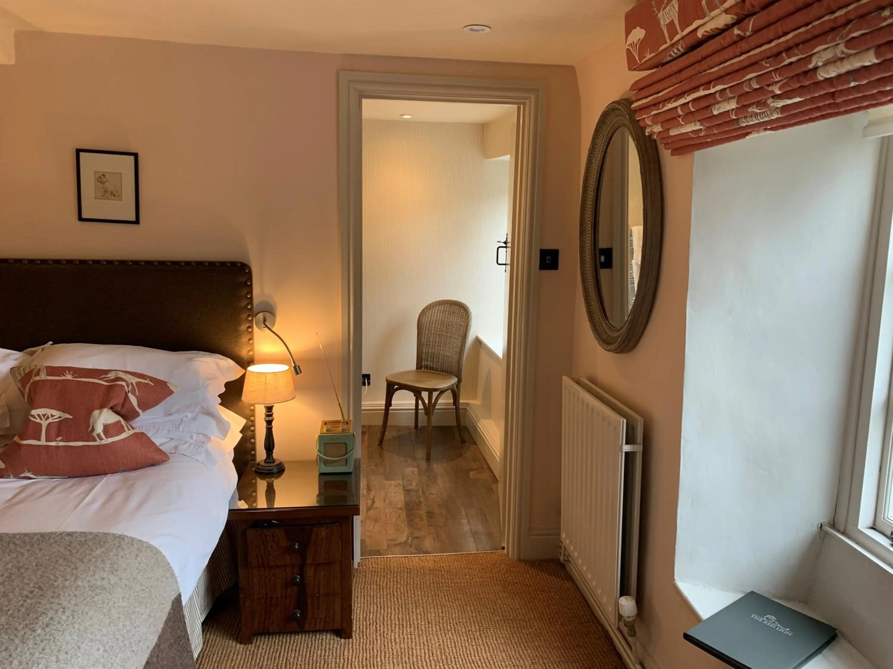 Bedroom, Bed in The Red Lion Inn