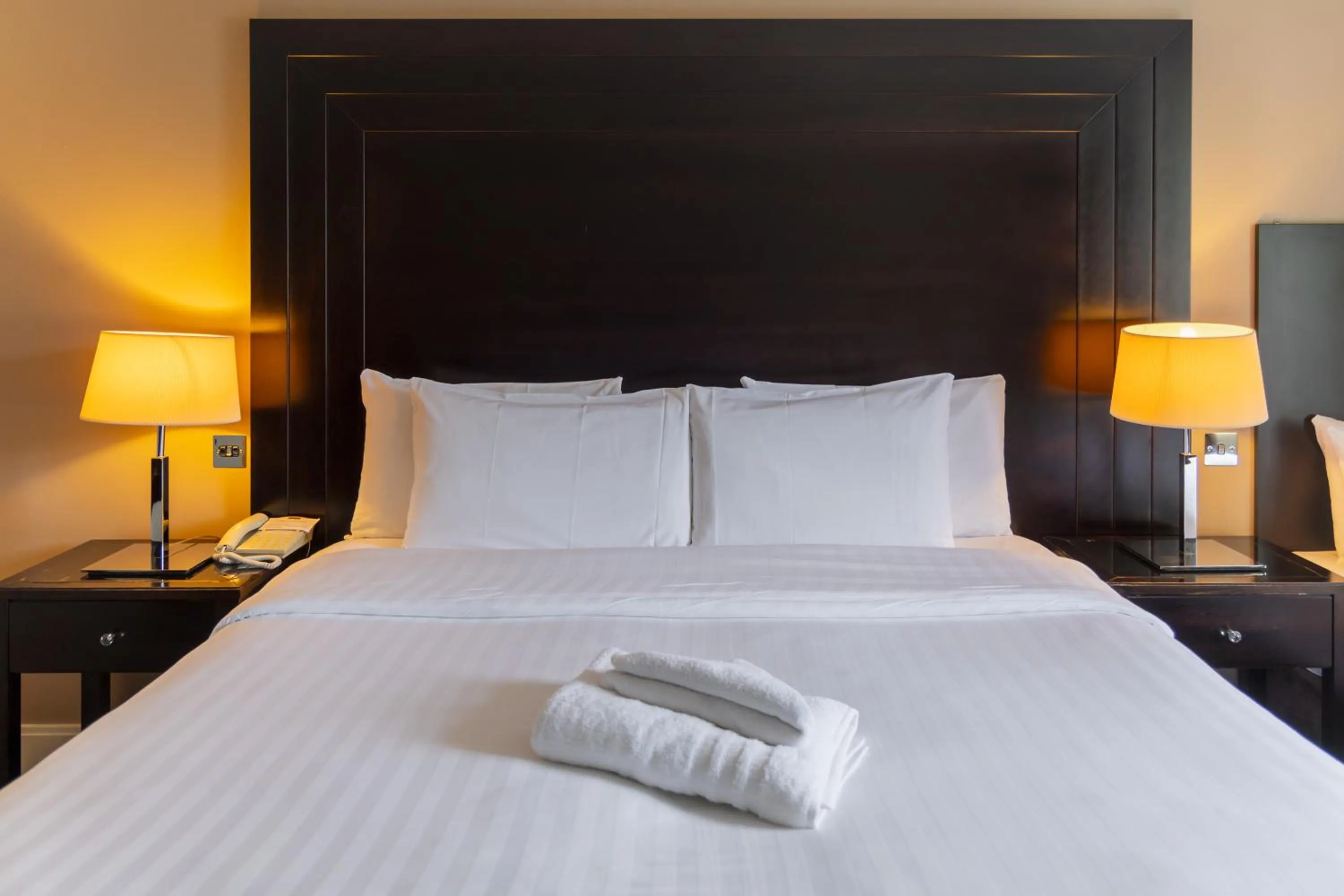 Bedroom, Bed in Shamrock Lodge Hotel