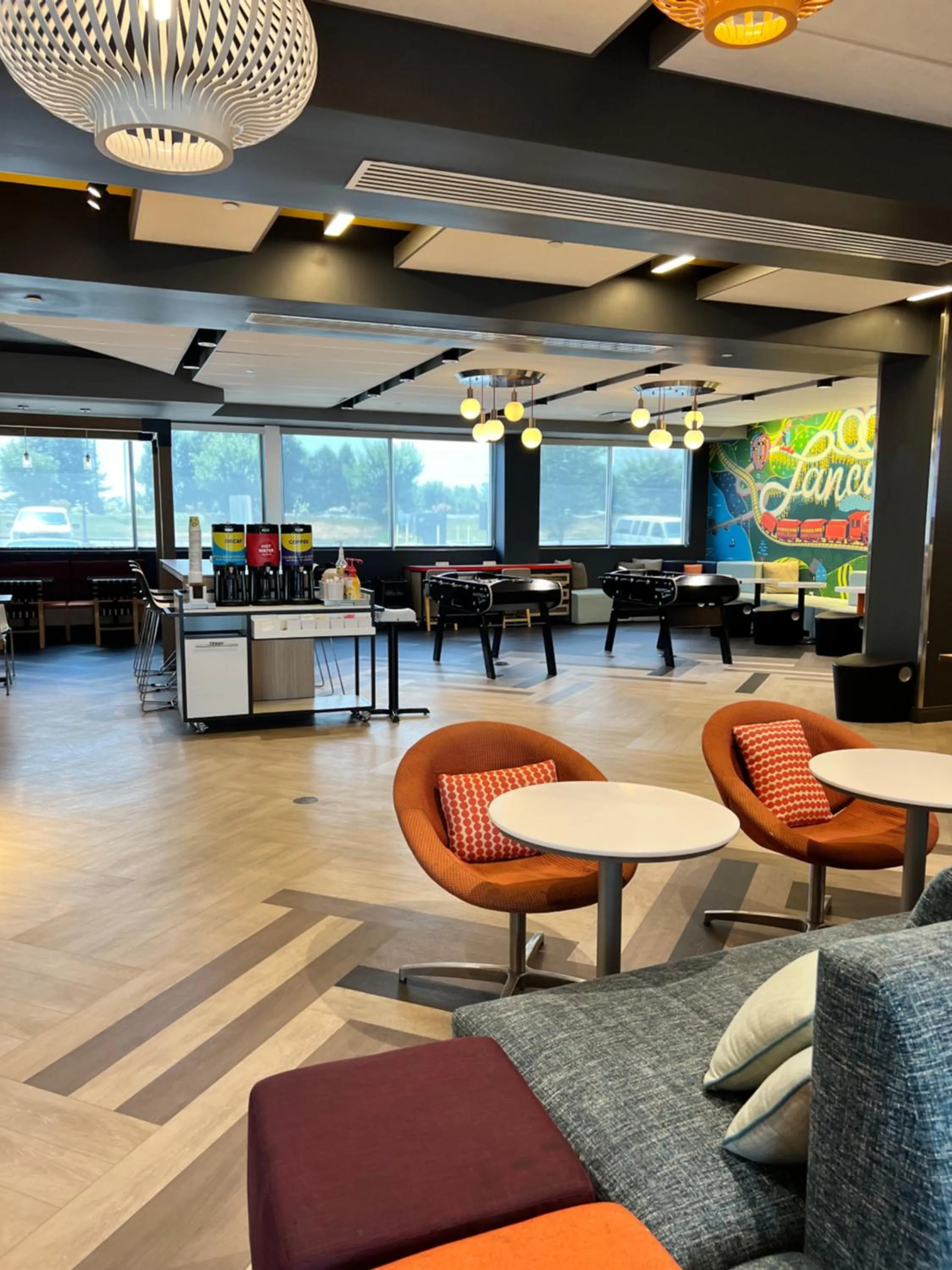 Seating area in Tru By Hilton Lancaster East