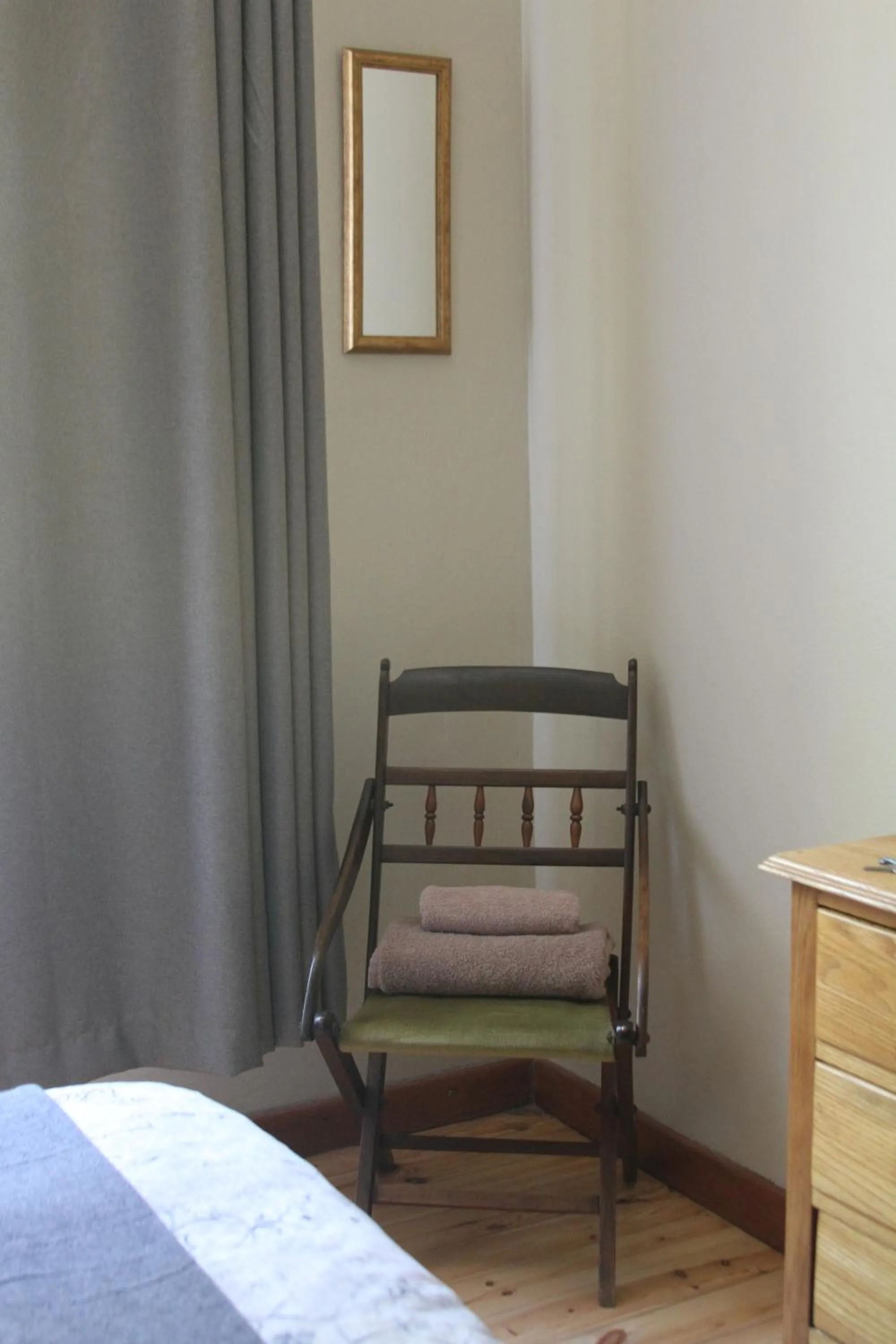 Seating area, Bed in Ripple Hill Hotel