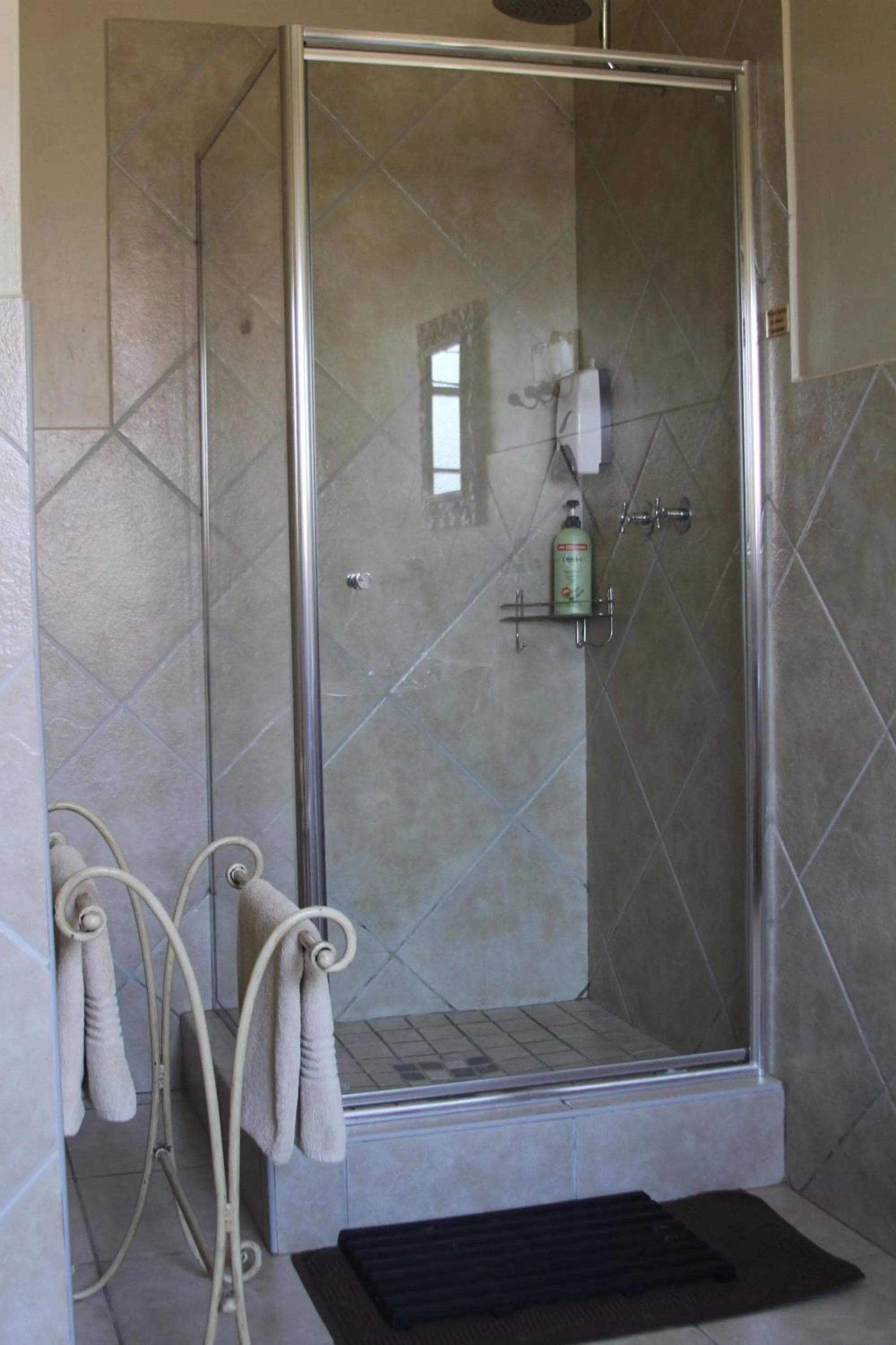 Shower in Ripple Hill Hotel