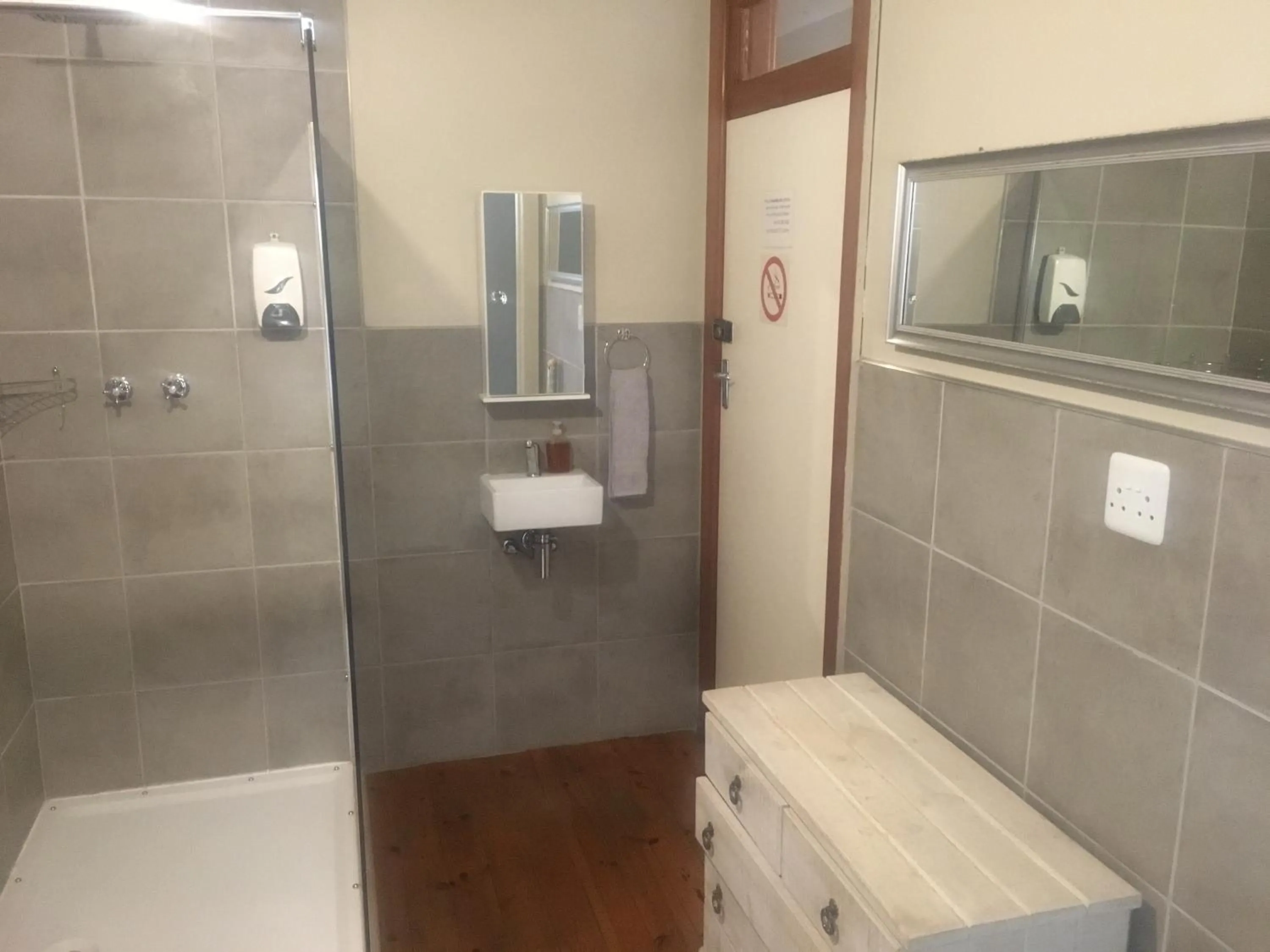 Shower in Ripple Hill Hotel