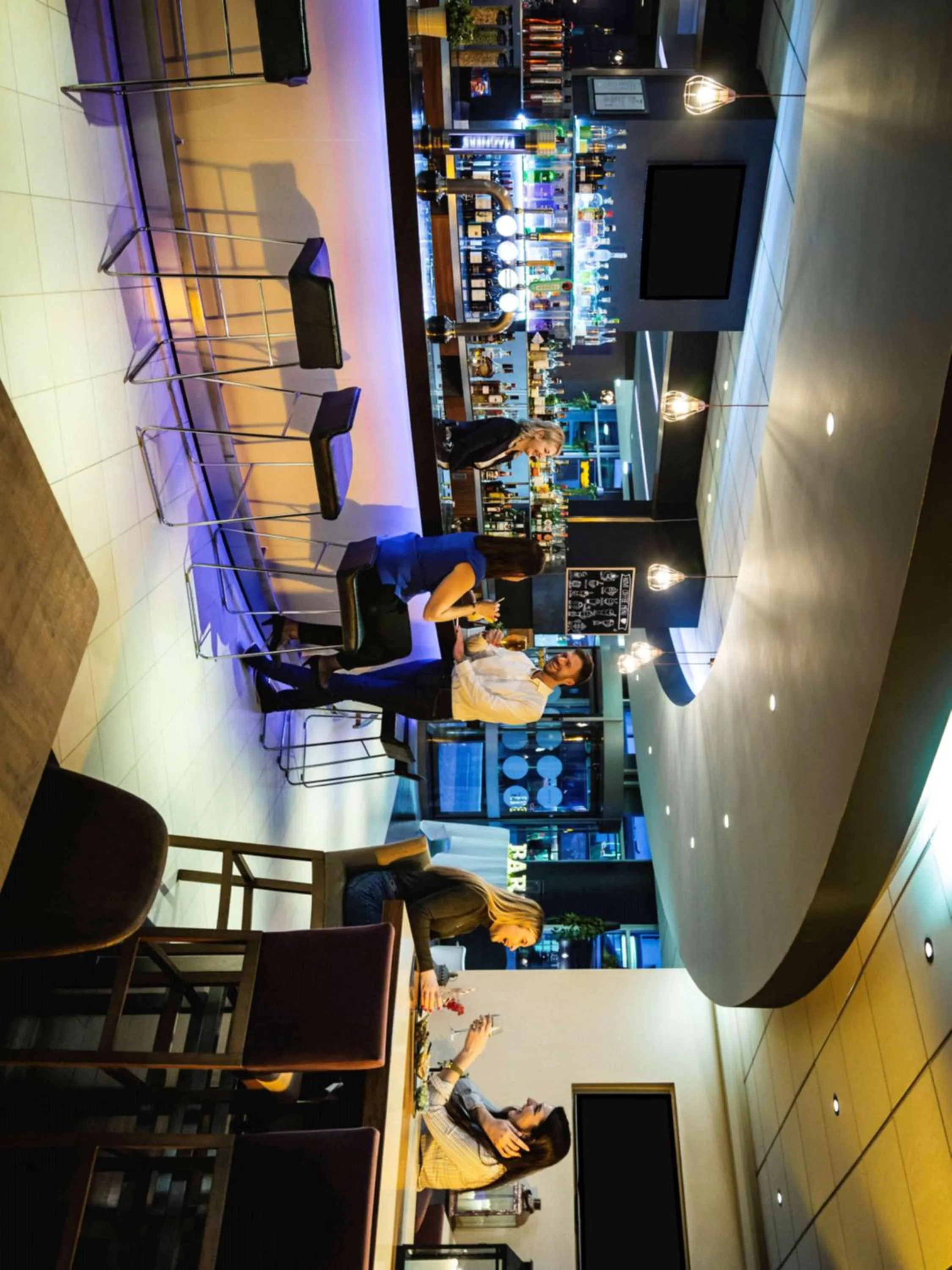 Lounge or bar in Novotel Reading Centre