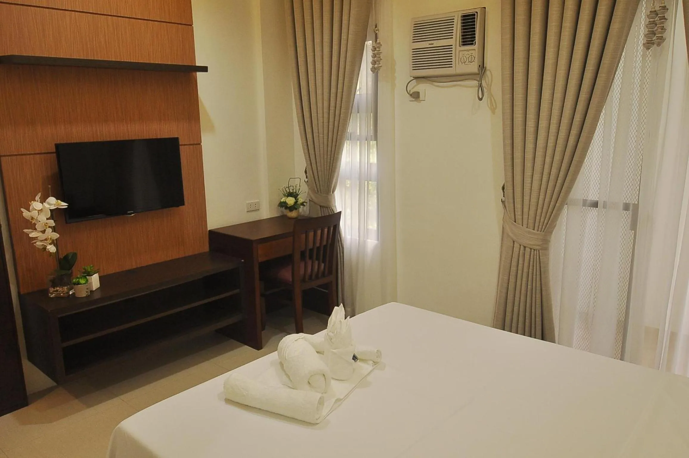 Bedroom, Bed in Rishan Village Residences