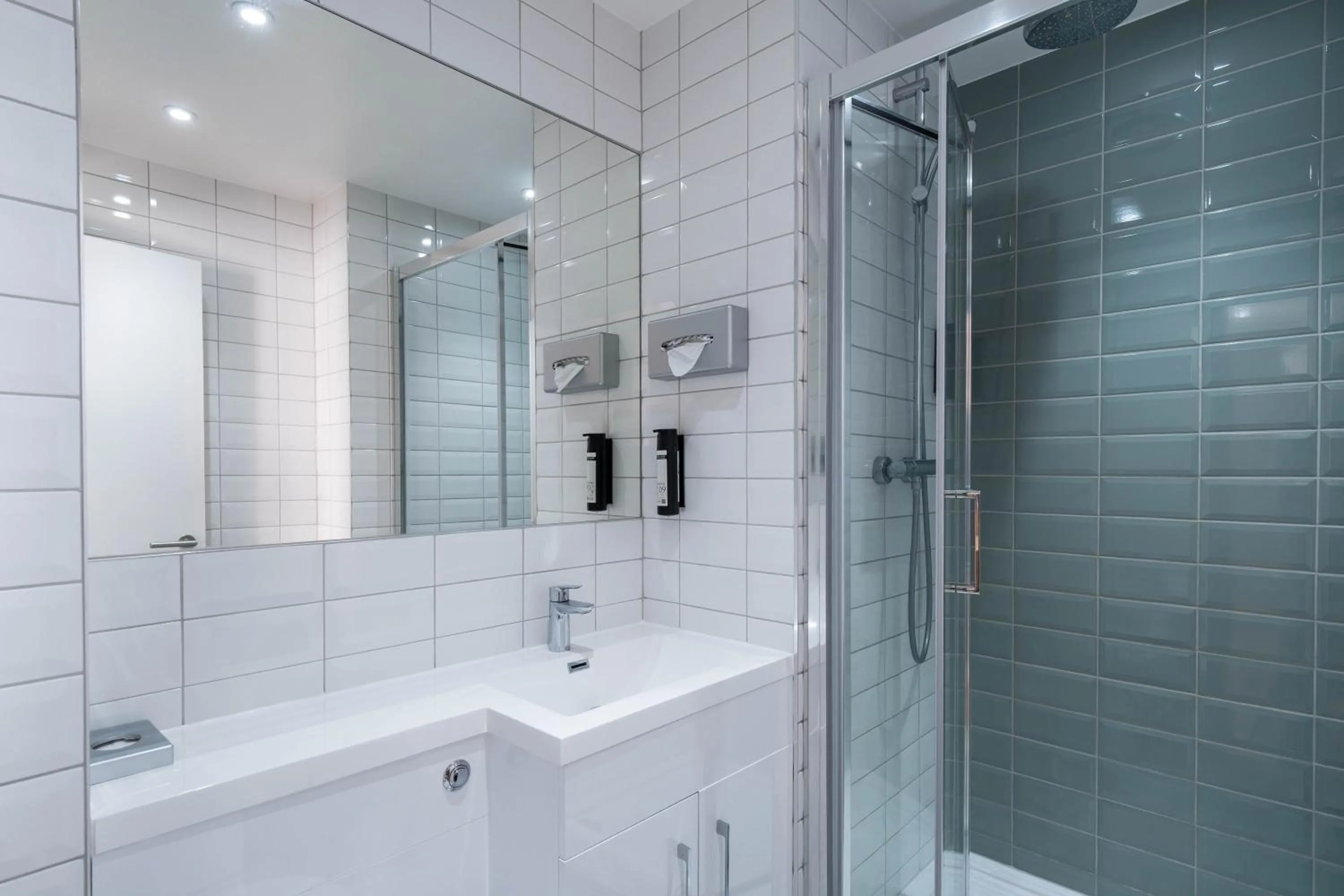 Shower in Comfort Inn Edgware Road W2