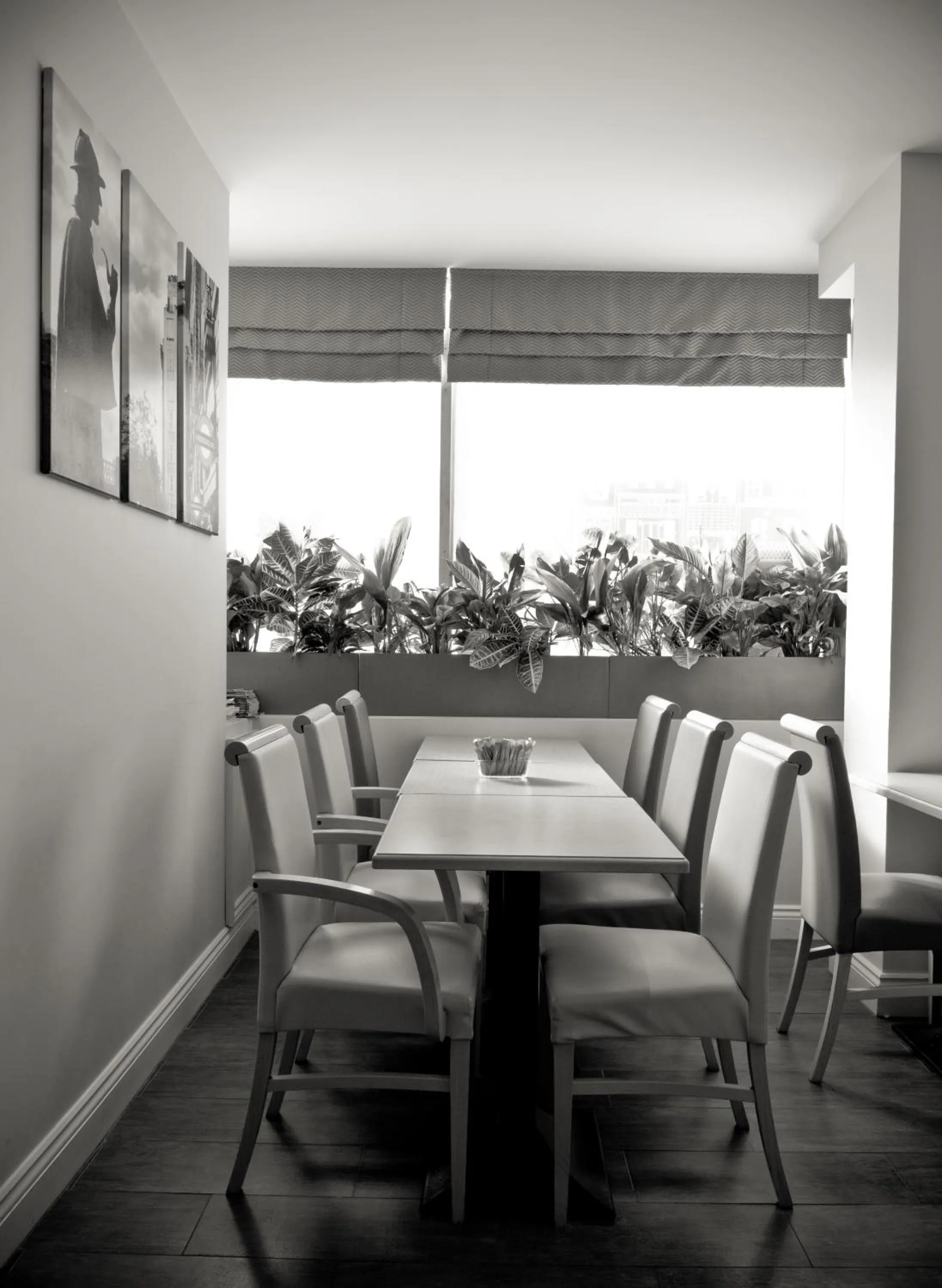 Restaurant/places to eat in Comfort Inn Edgware Road W2