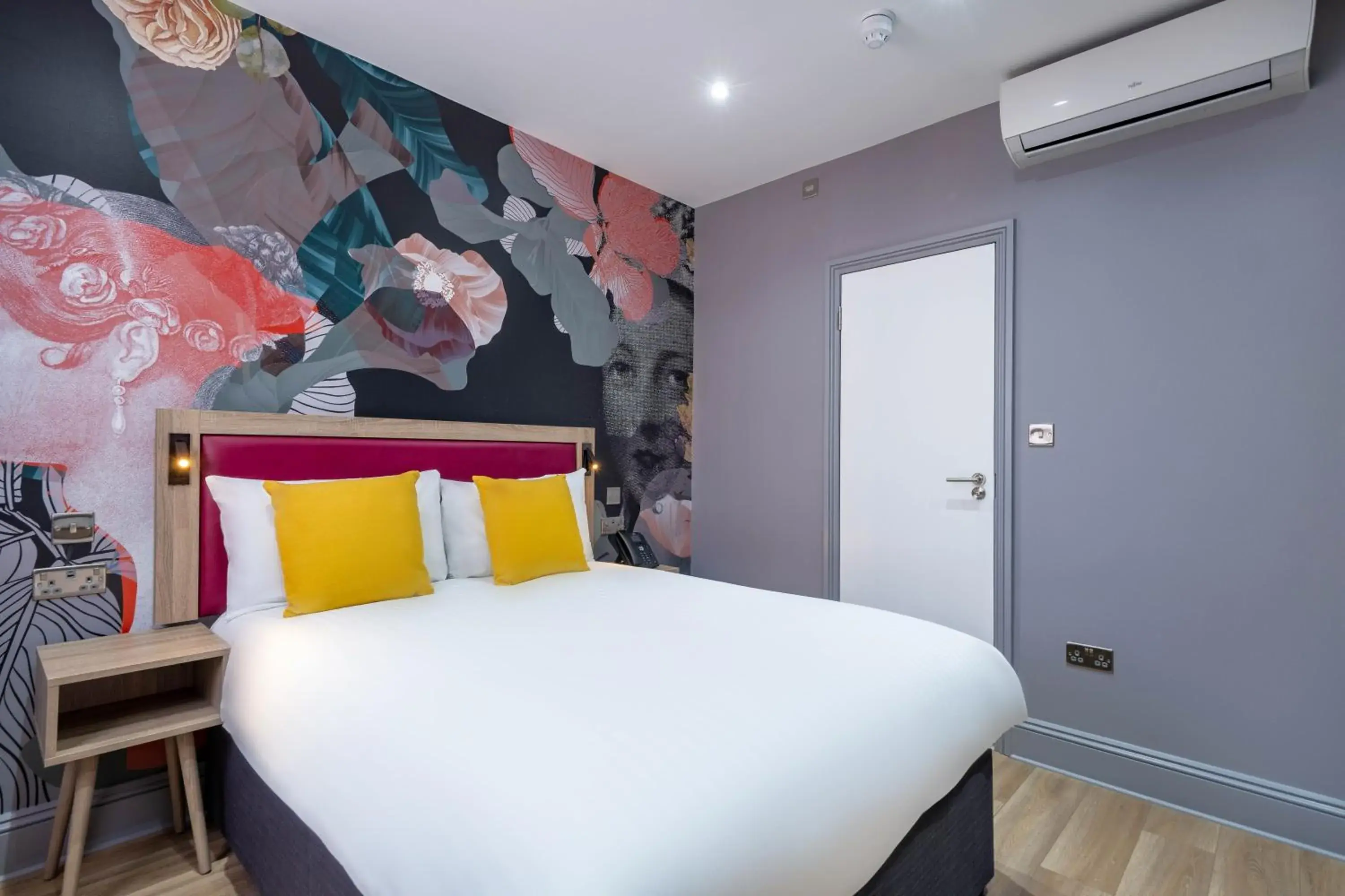 Bedroom, Bed in Comfort Inn Edgware Road W2 Bedroom, Bed in Comfort Inn Edgware Road W2