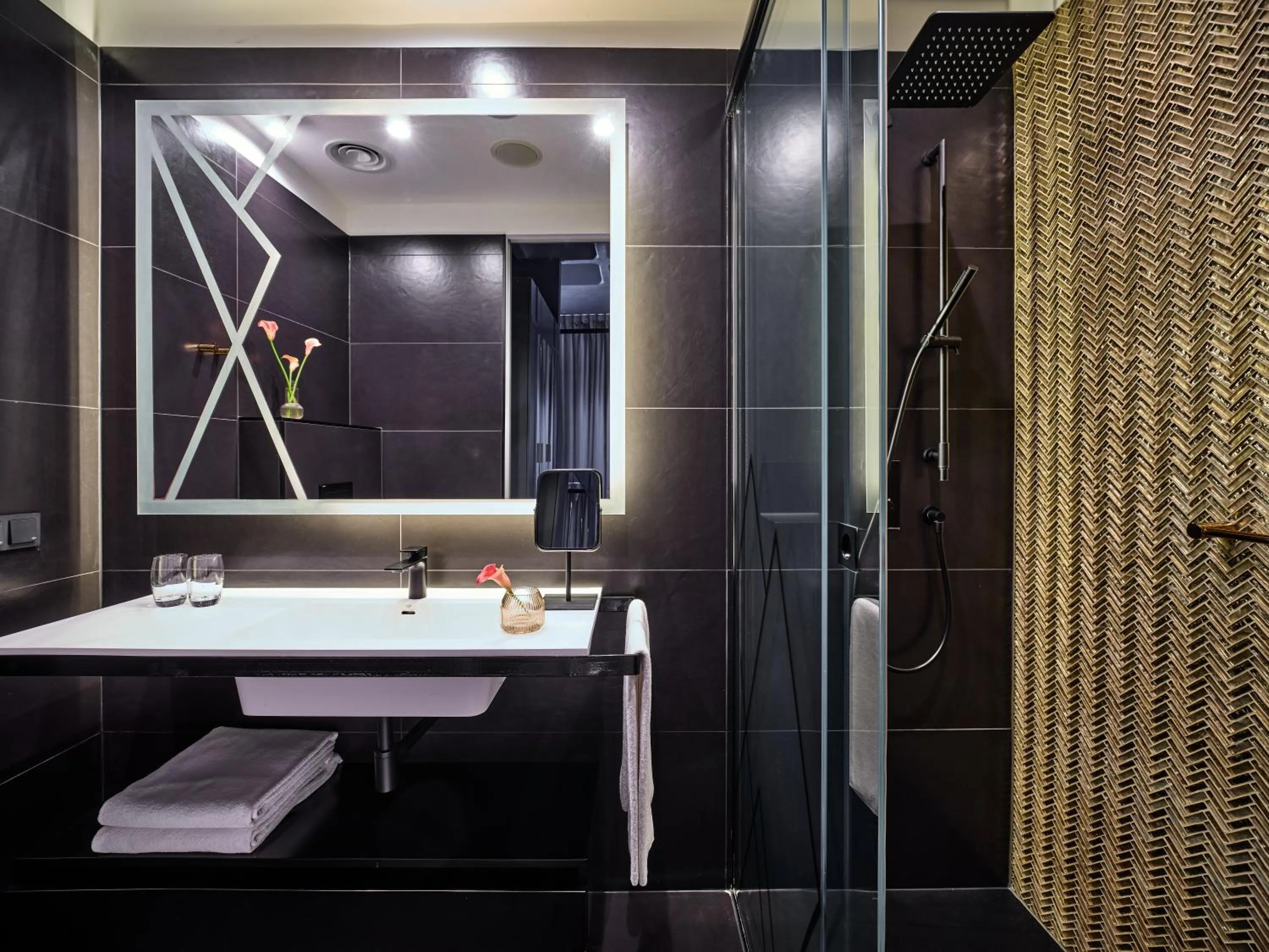 Bathroom in Hotel Indigo Warsaw Nowy Świat by IHG