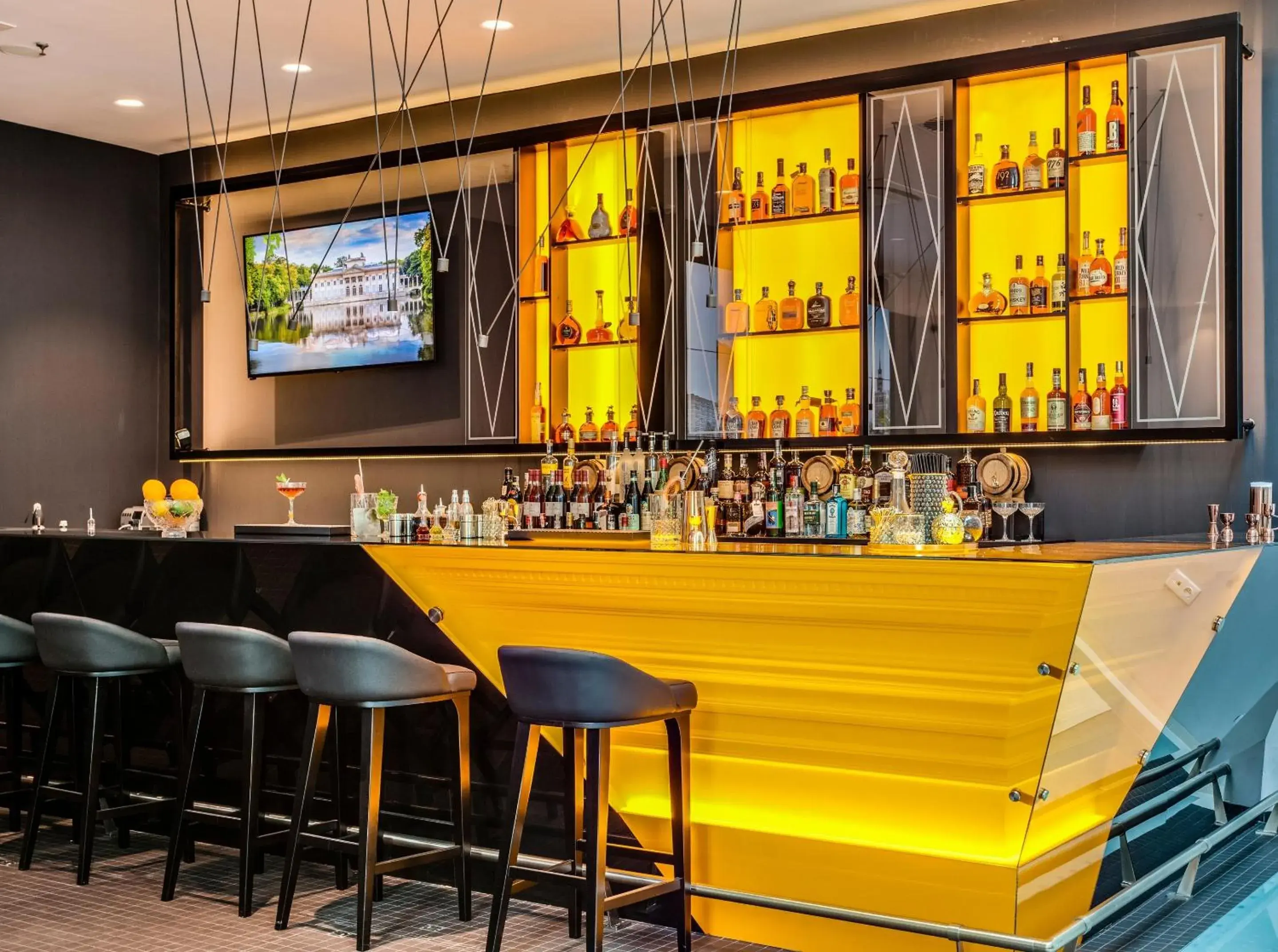 Lounge or bar in Hotel Indigo Warsaw Nowy Świat by IHG Lounge or bar in Hotel Indigo Warsaw Nowy Świat by IHG