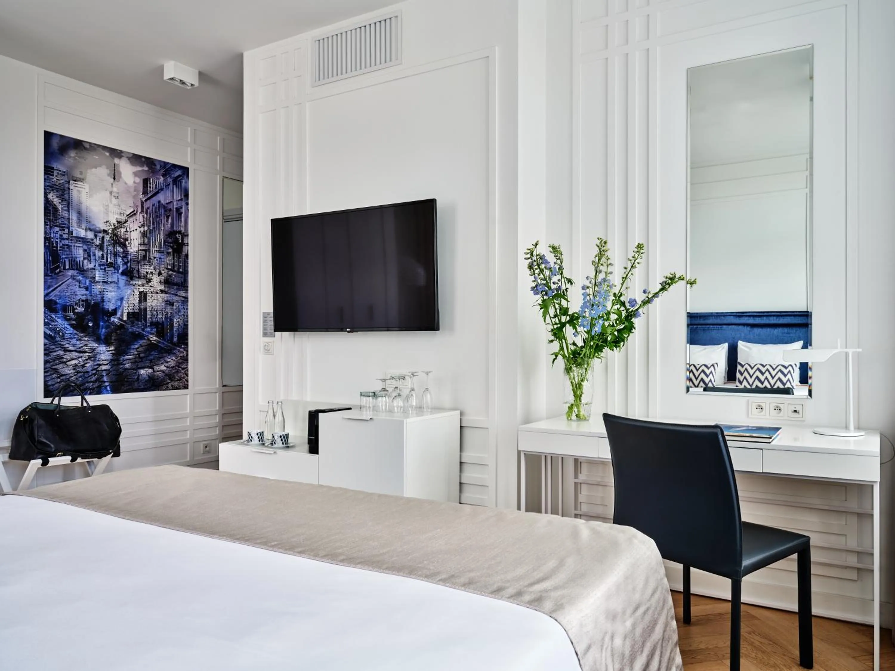 Bed in Hotel Indigo Warsaw Nowy Świat by IHG