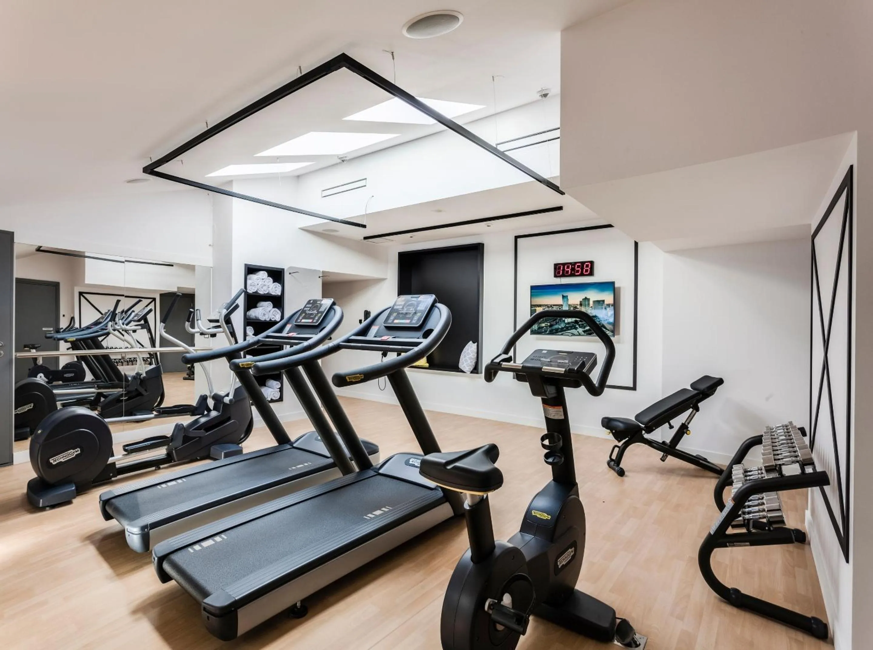 Fitness centre/facilities in Hotel Indigo Warsaw Nowy Świat by IHG