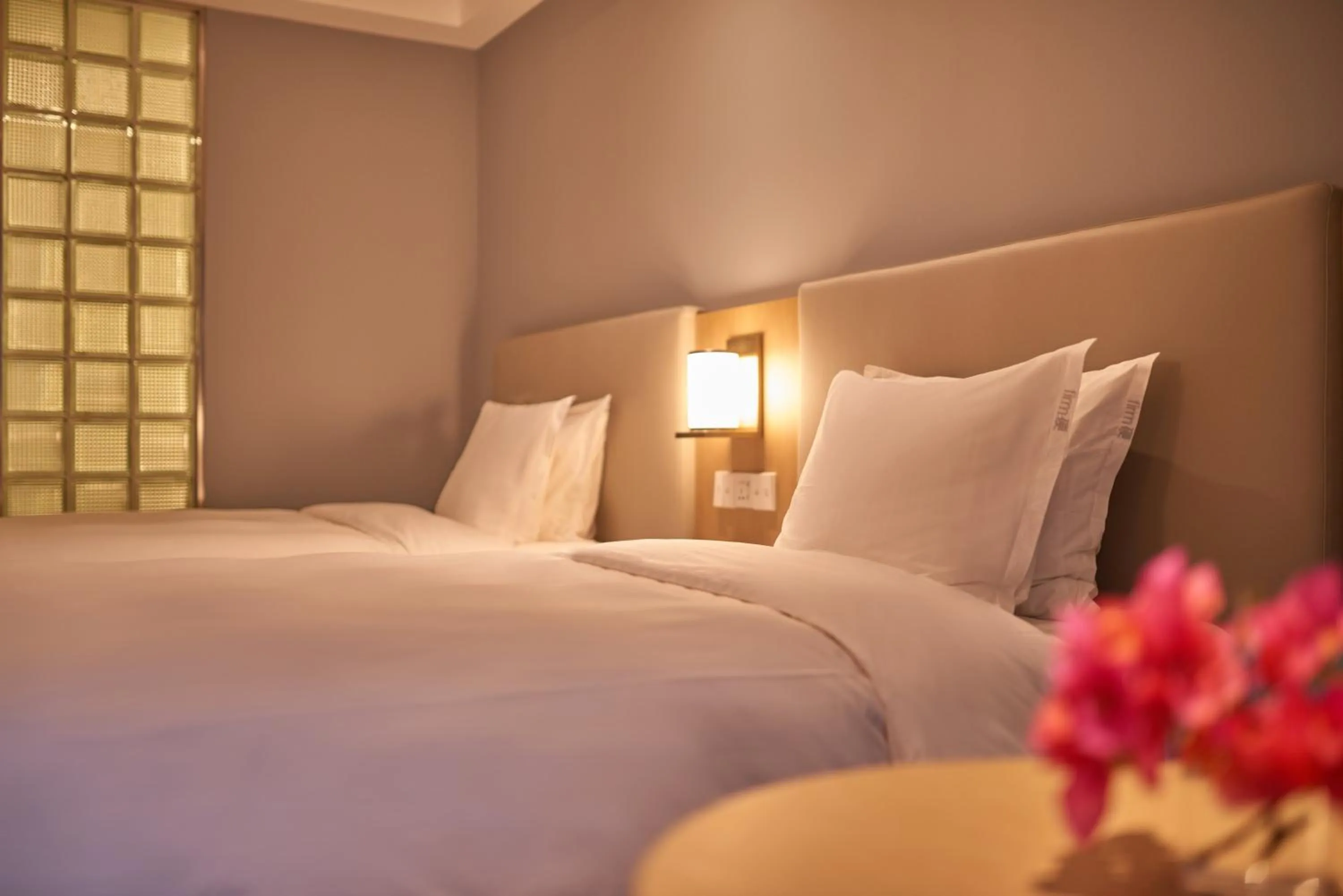 Photo of the whole room in Holiday Inn Express Zhejiang Qianxia Lake by IHG