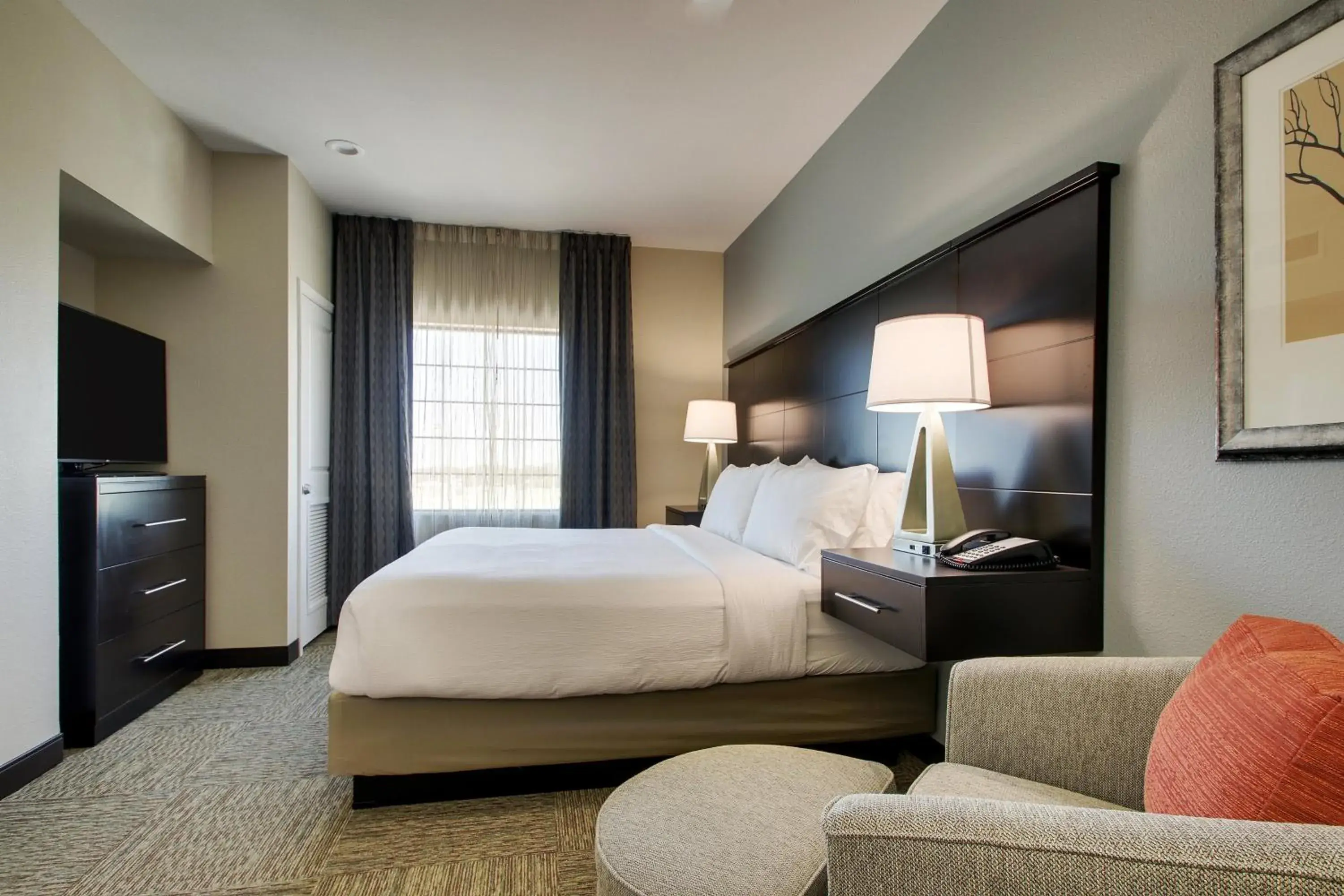 King Room - Hearing Access - Non-Smoking in Staybridge Suites Plano - The Colony by IHG King Room - Hearing Access - Non-Smoking in Staybridge Suites Plano - The Colony by IHG