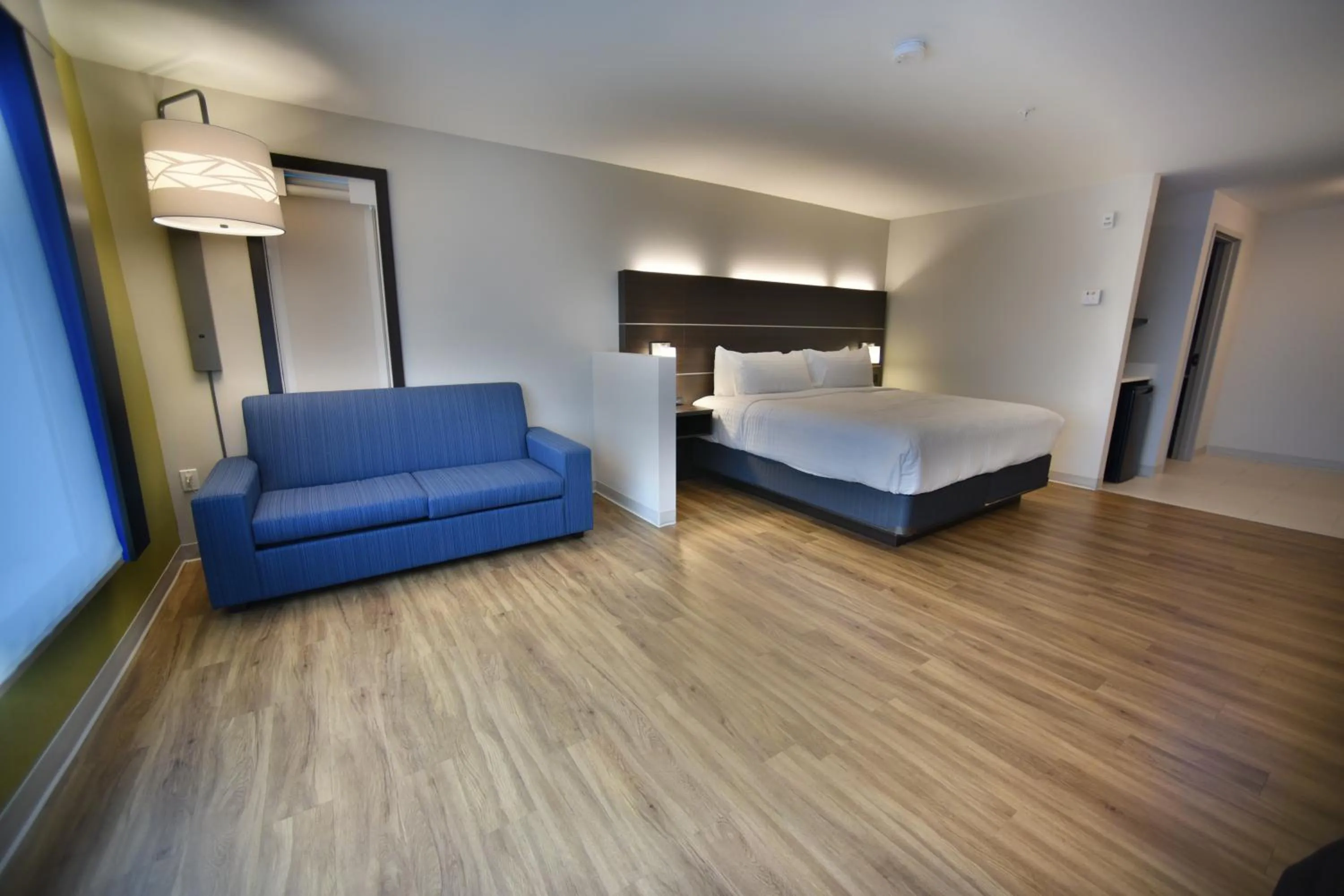 Bedroom, Bed in Holiday Inn Express & Suites - Gatineau - Ottawa by IHG