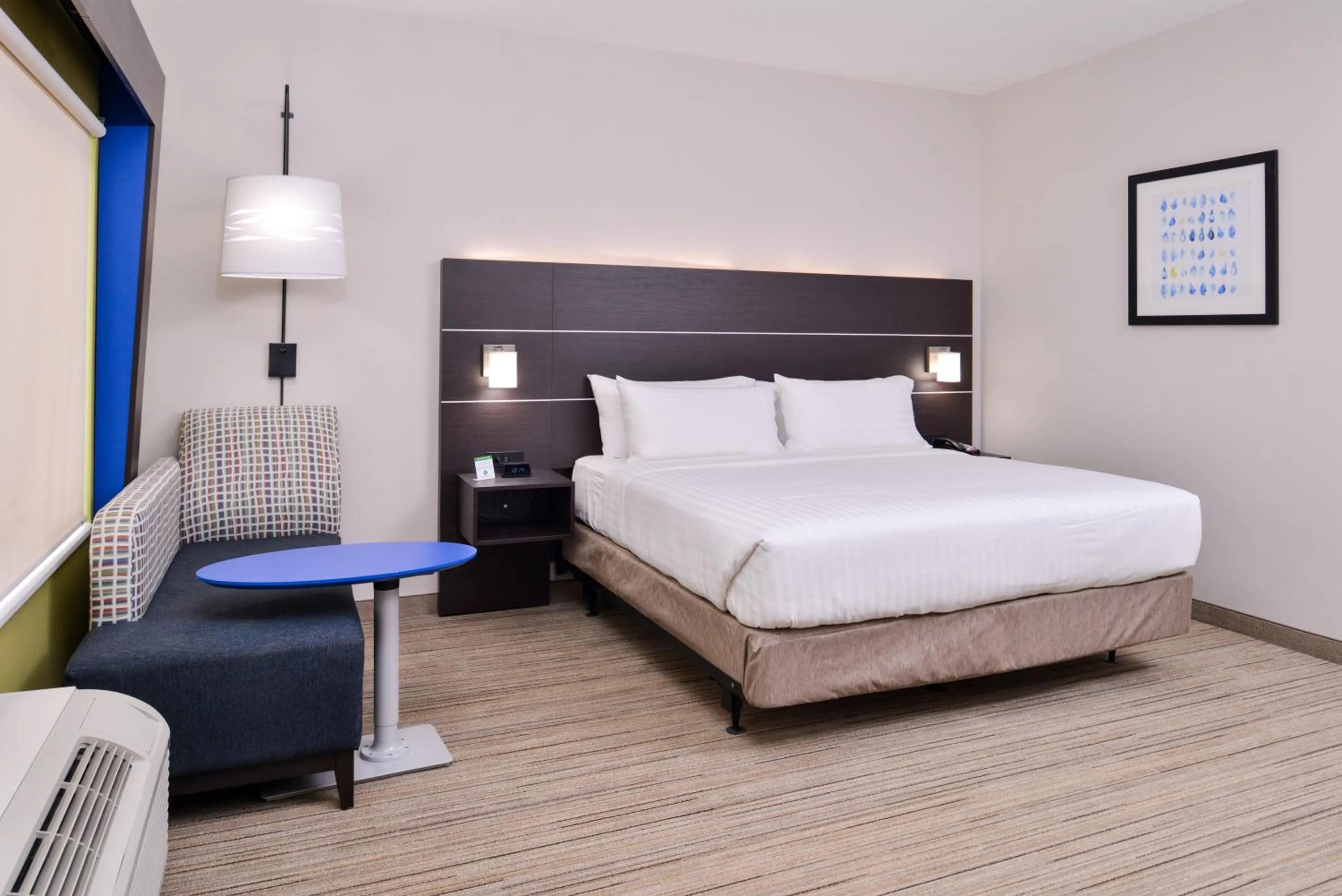 Photo of the whole room, Bed in Holiday Inn Express - Bethlehem by IHG