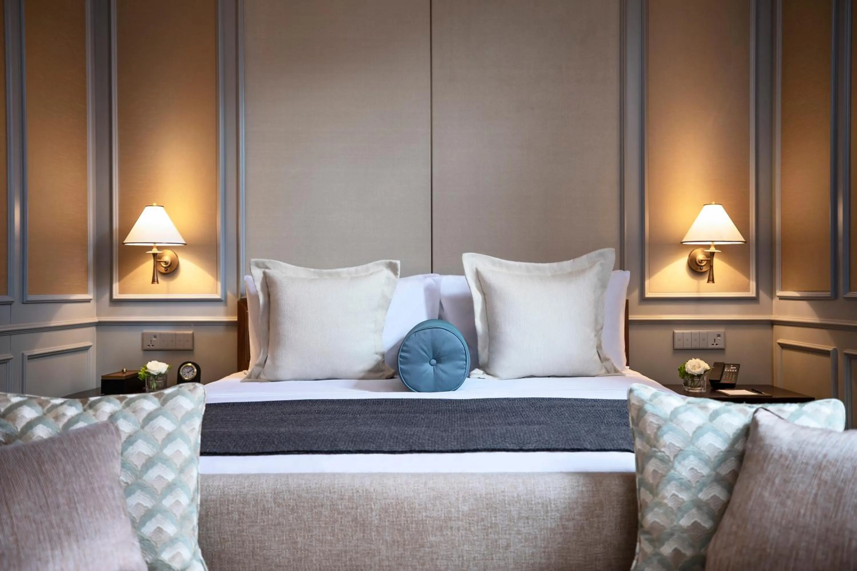 Bed in Capella Shanghai, Jian Ye Li