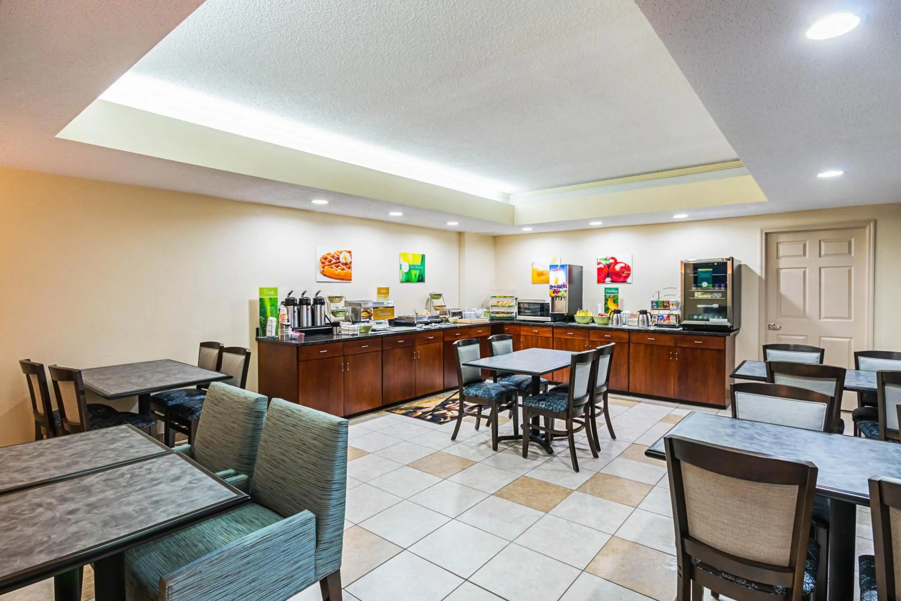 Restaurant/places to eat in Quality Inn Berea