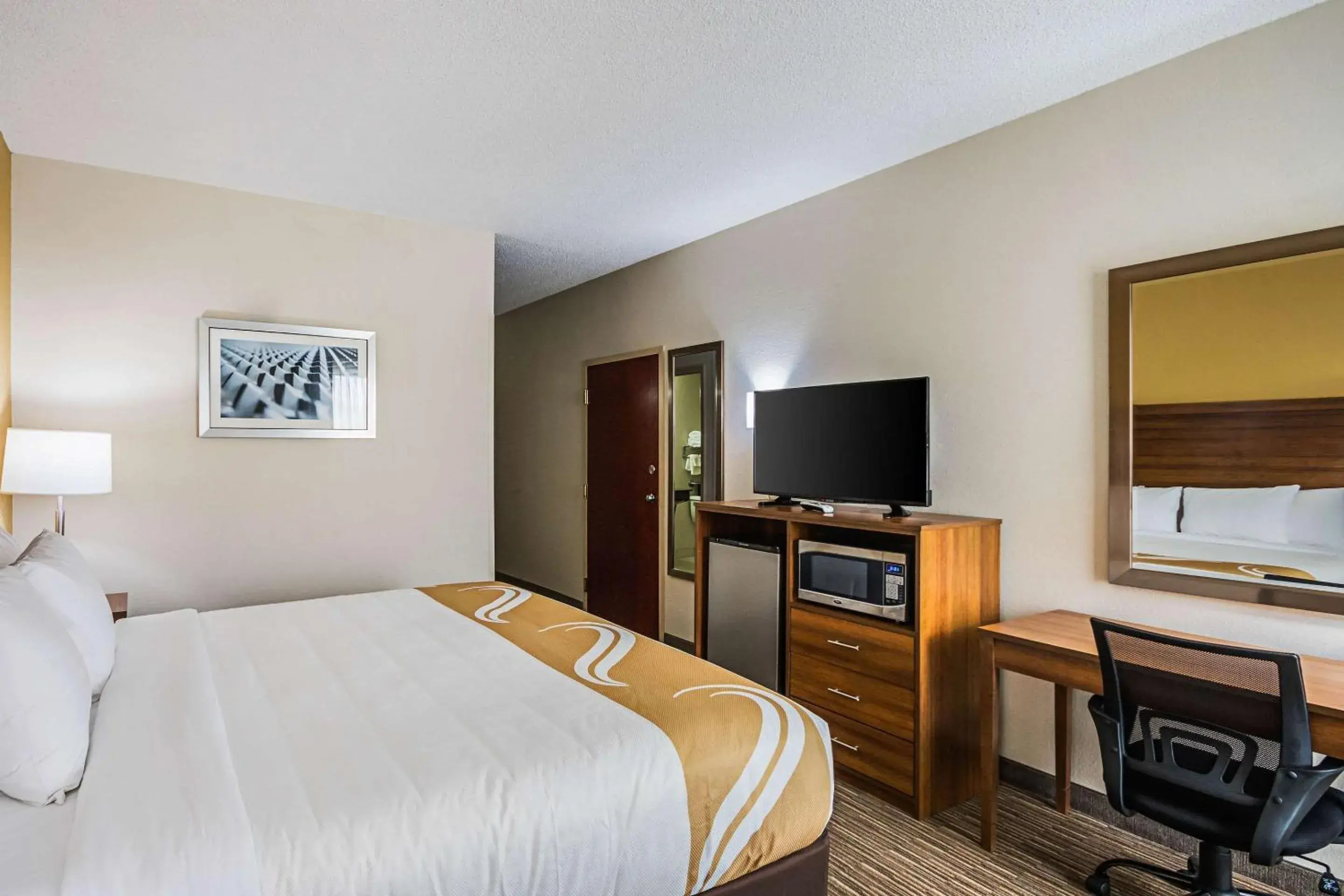 Photo of the whole room, Bed in Quality Inn Berea Photo of the whole room, Bed in Quality Inn Berea