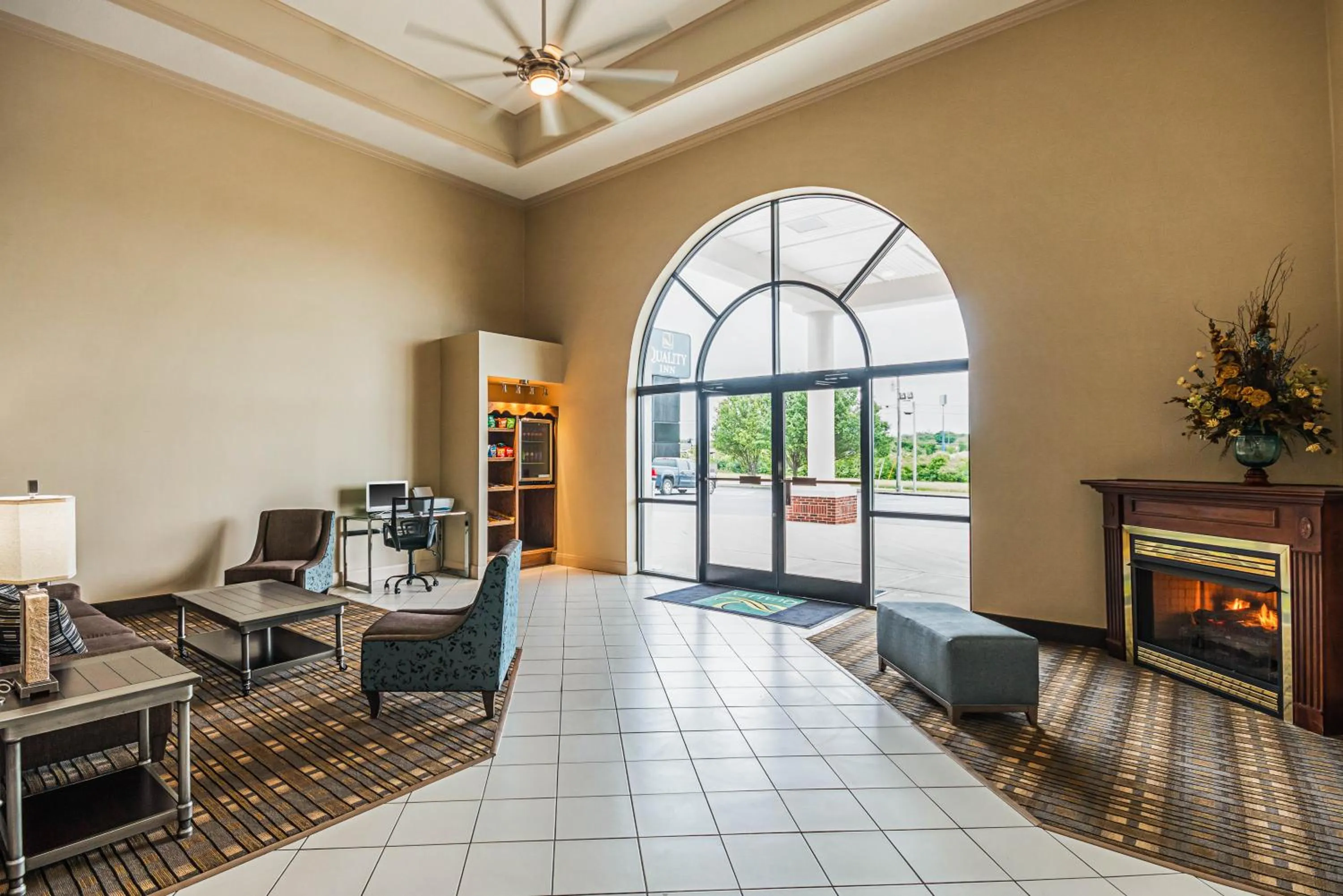 Facade/entrance in Quality Inn Berea