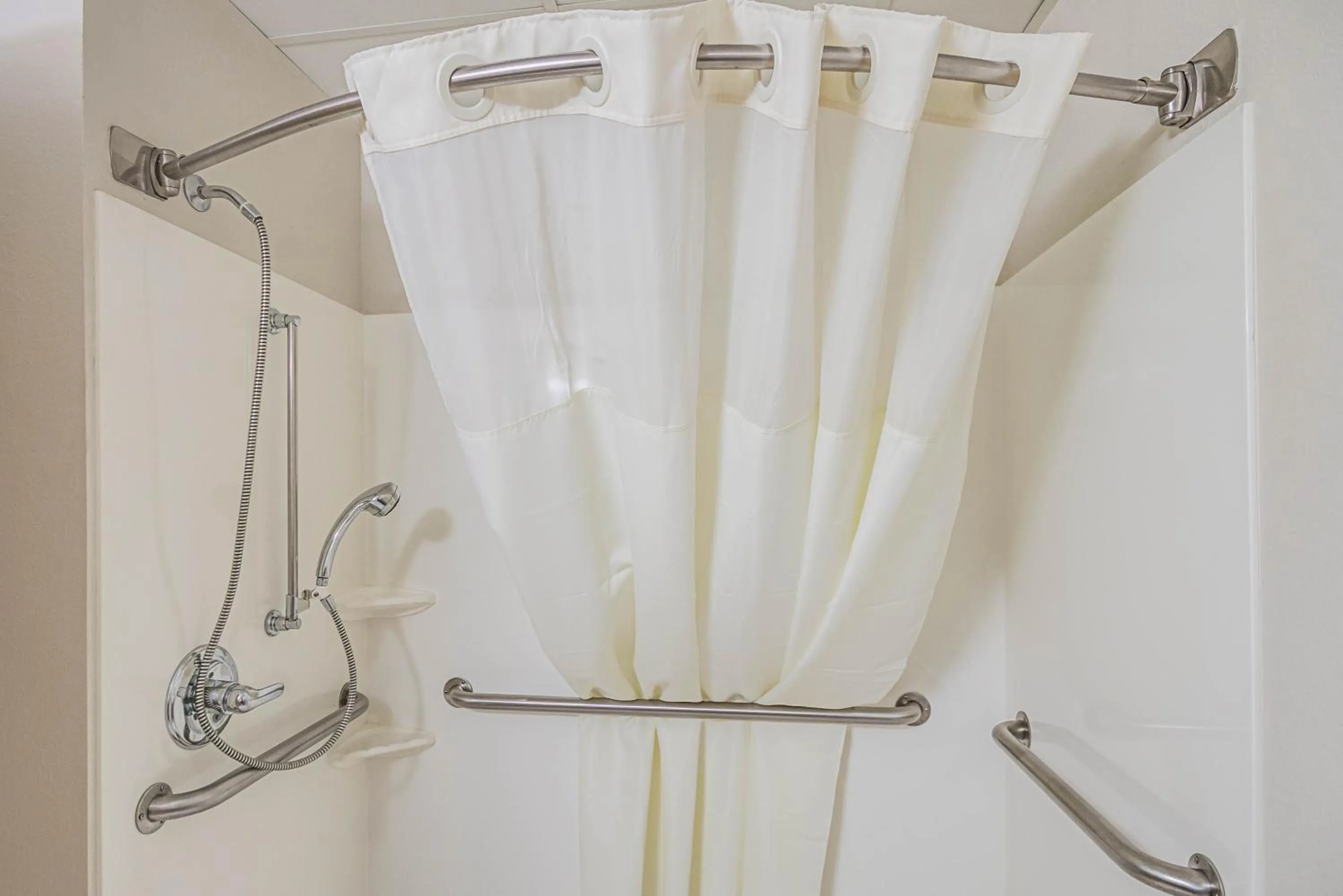 Shower in Quality Inn Berea