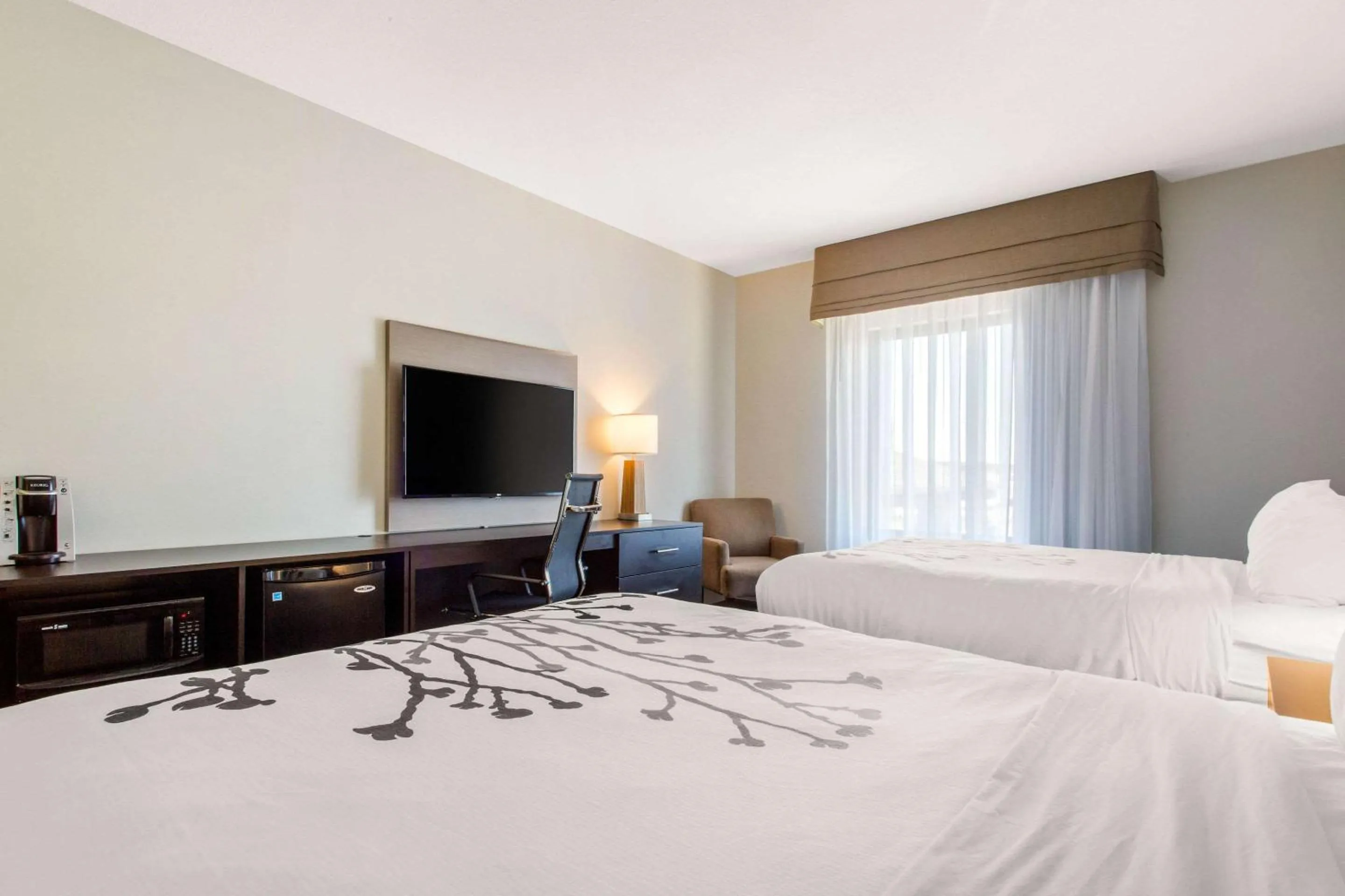 Bedroom, Bed in Sleep Inn & Suites Middletown - Goshen