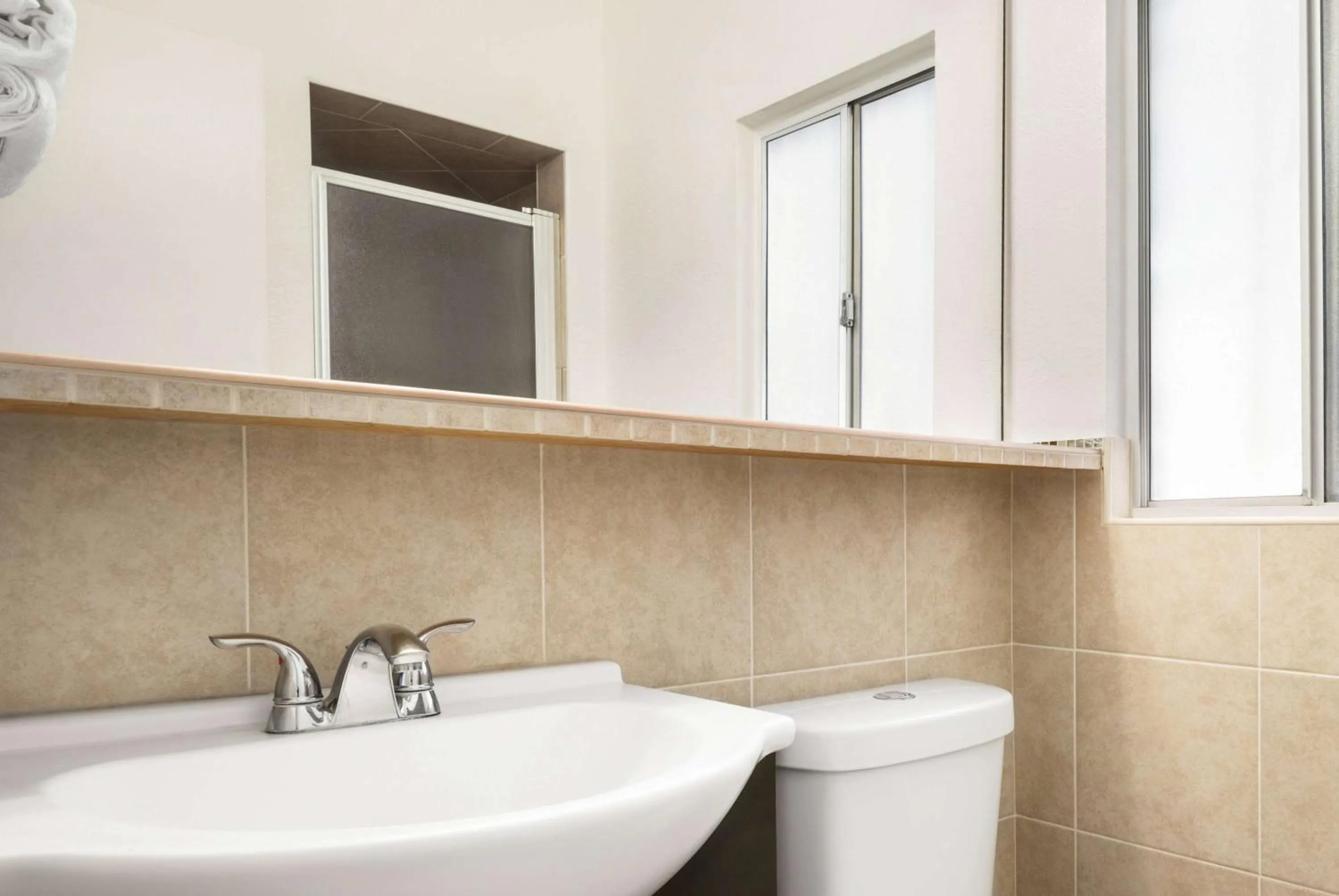 TV and multimedia in Travelodge by Wyndham Las Vegas