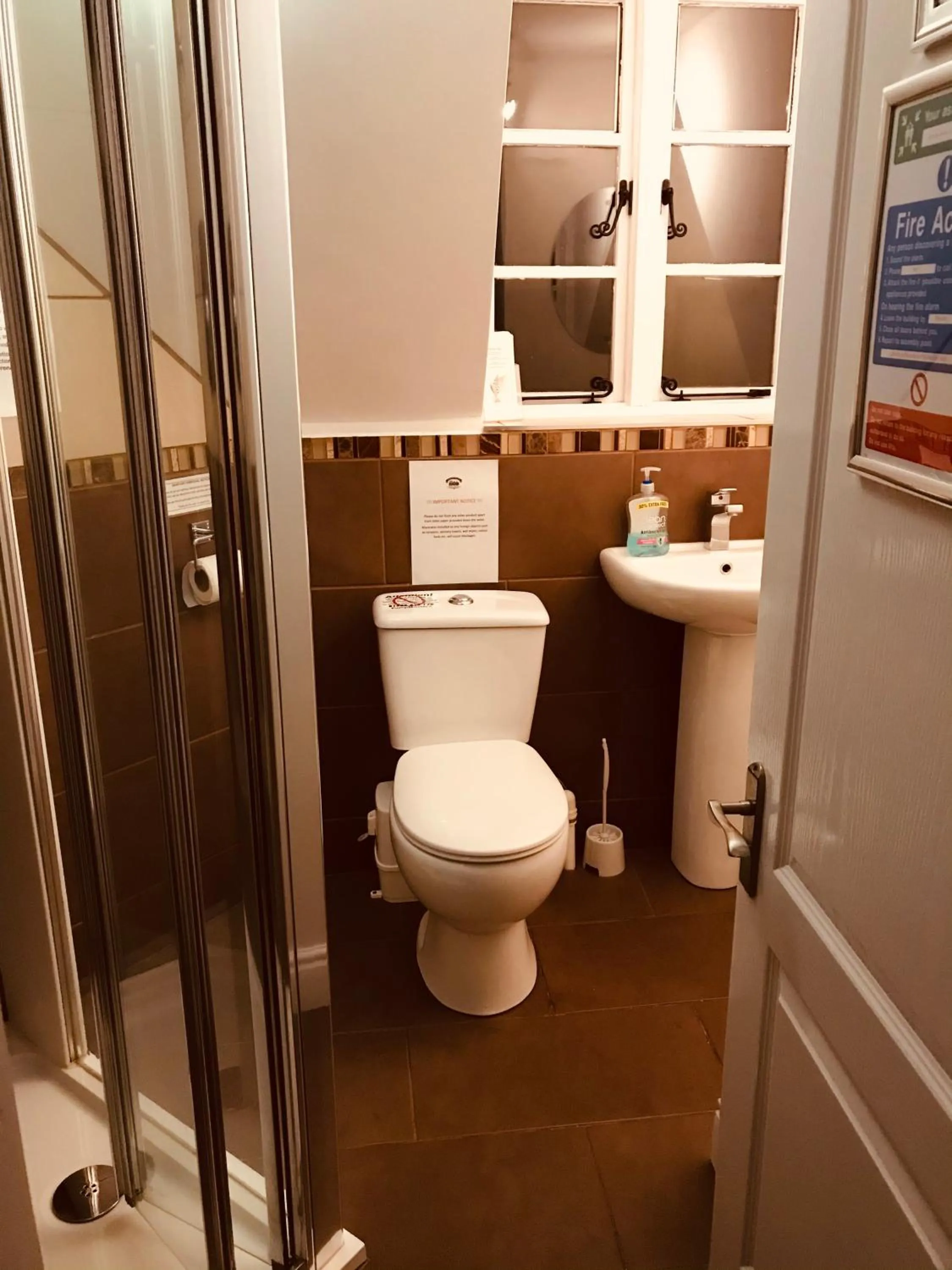 Bathroom in Severn Valley Guest House