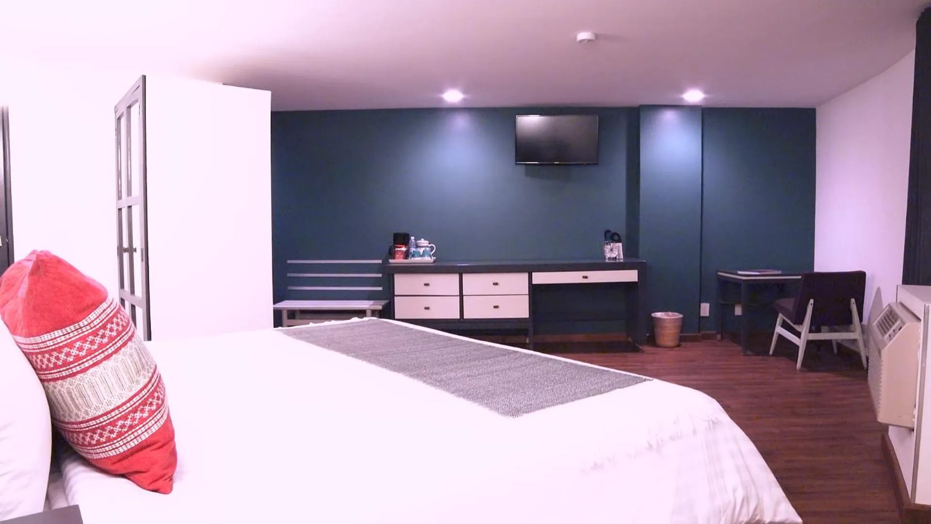 Photo of the whole room, Bed in Hotel Fontan Reforma Centro Historico