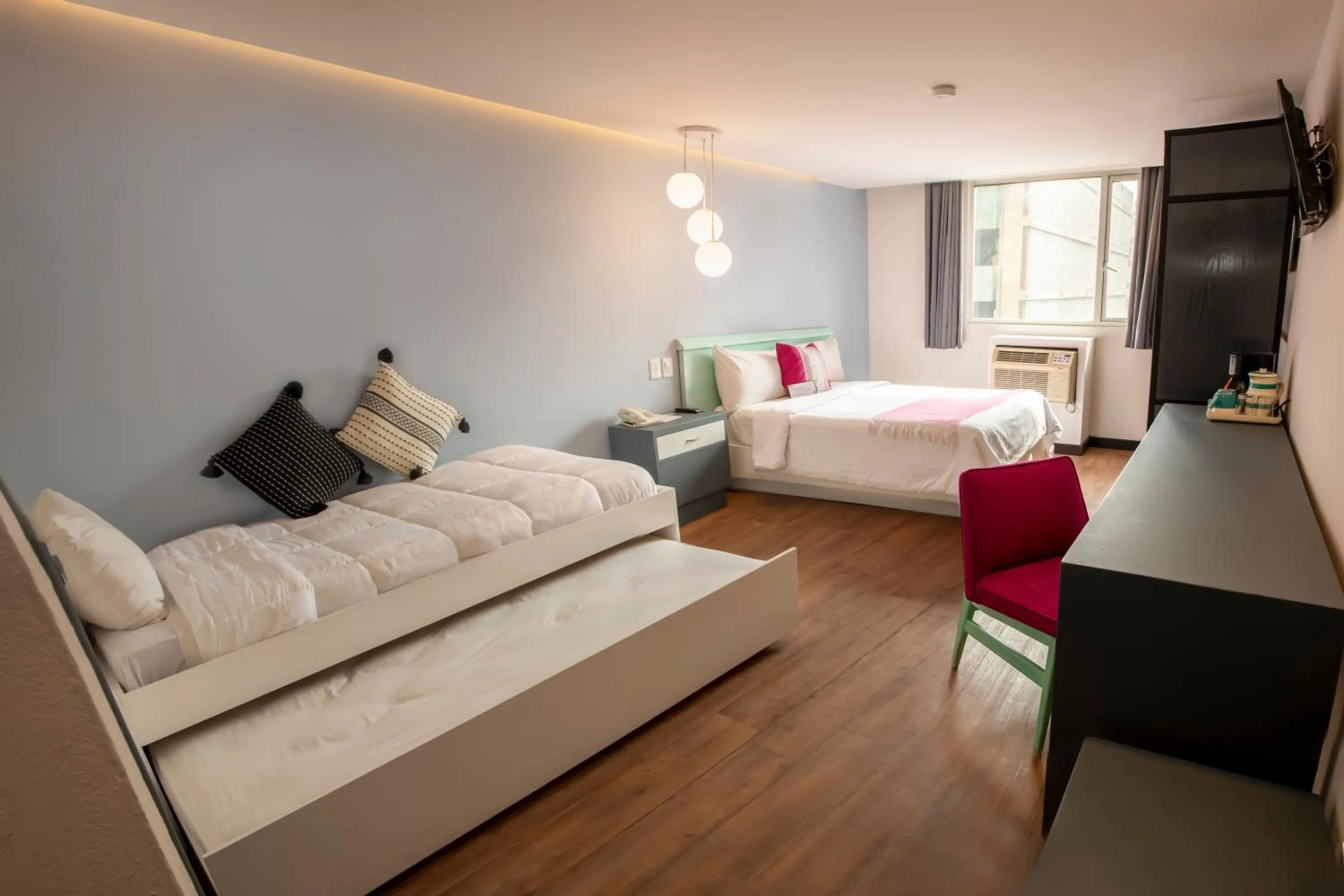 View (from property/room), Bed in Hotel Fontan Reforma Centro Historico