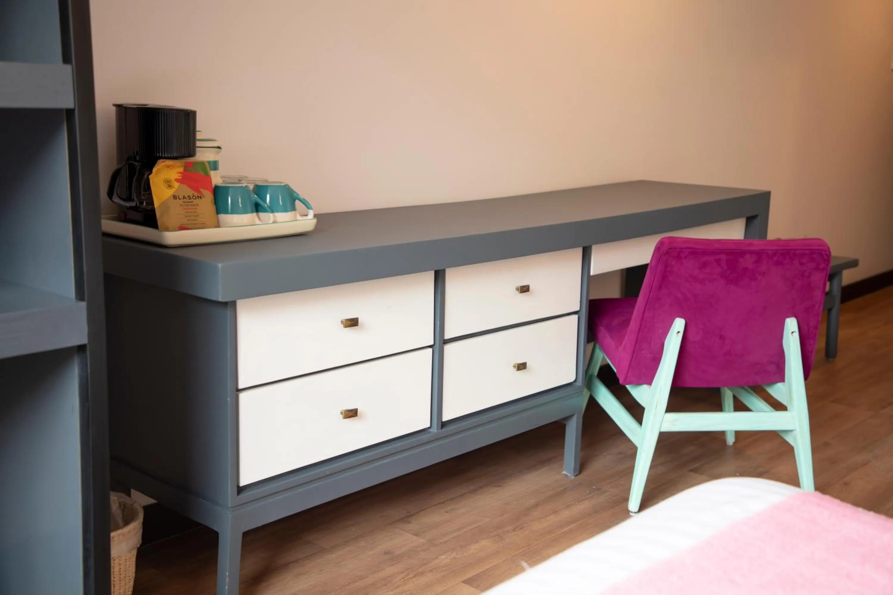 Seating area, Bed in Hotel Fontan Reforma Centro Historico