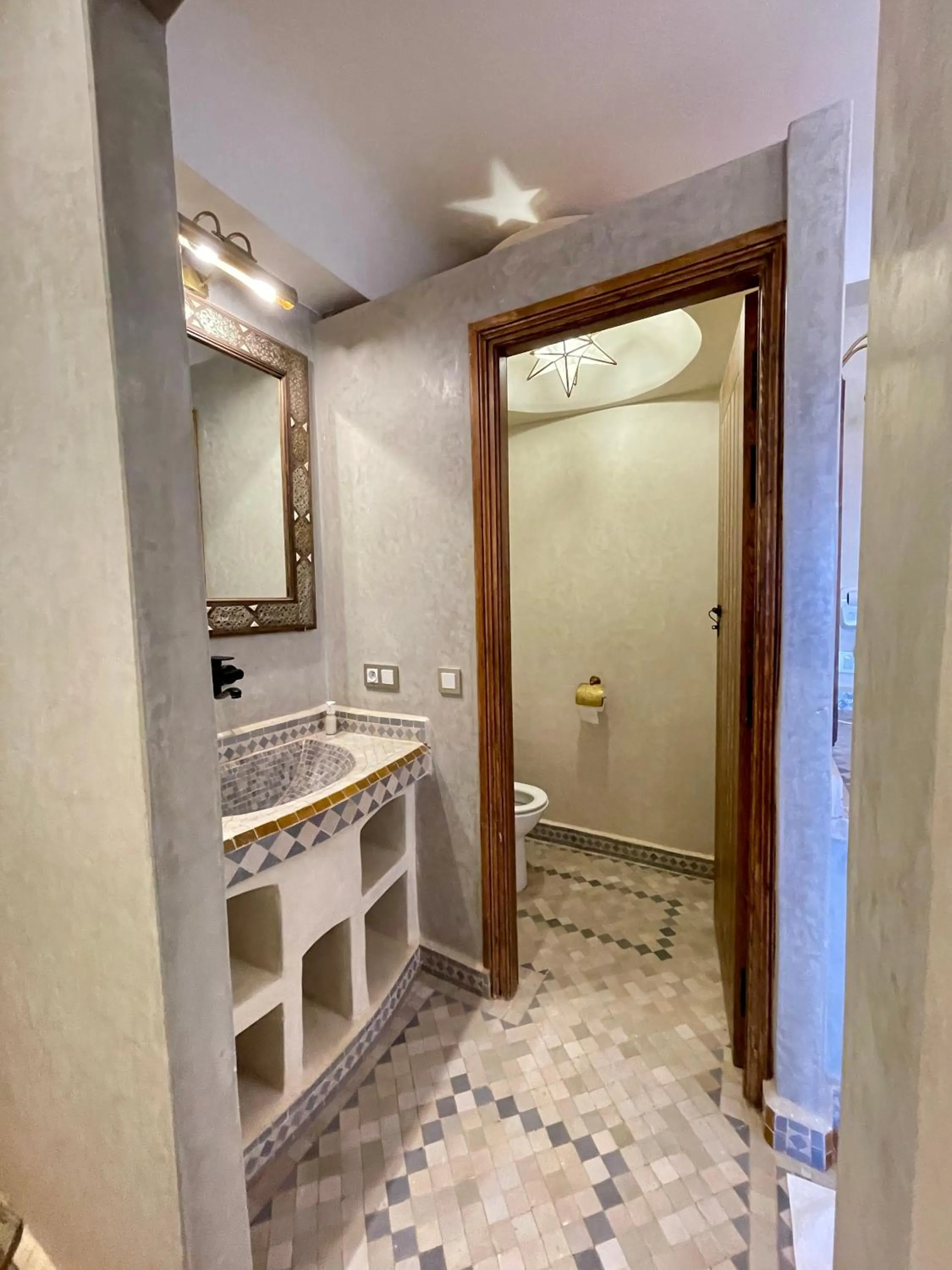 Shower in Bab Rimal - Desert Hotel in M'hamid El Ghizlane