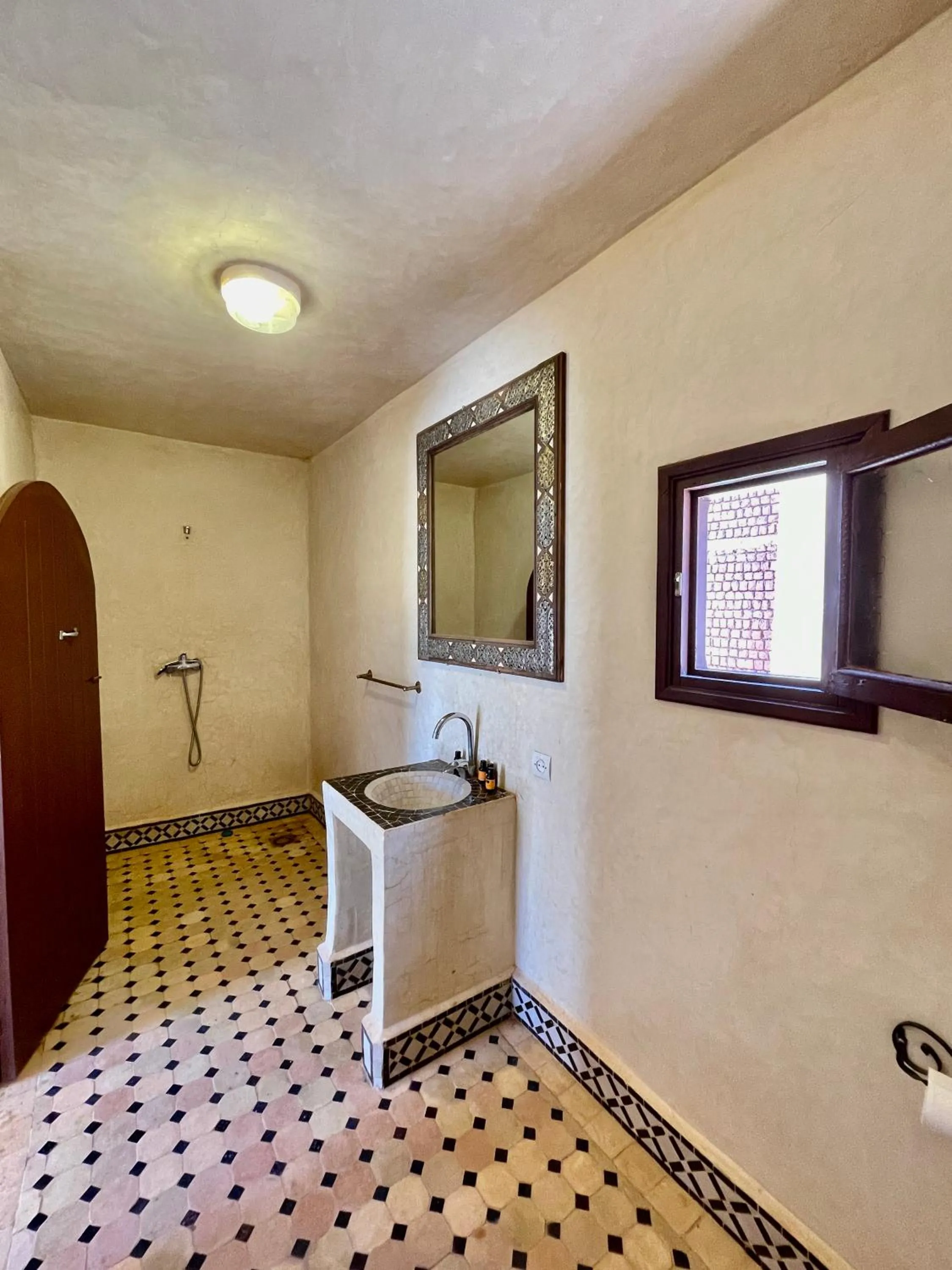 Bathroom in Bab Rimal - Desert Hotel in M'hamid El Ghizlane