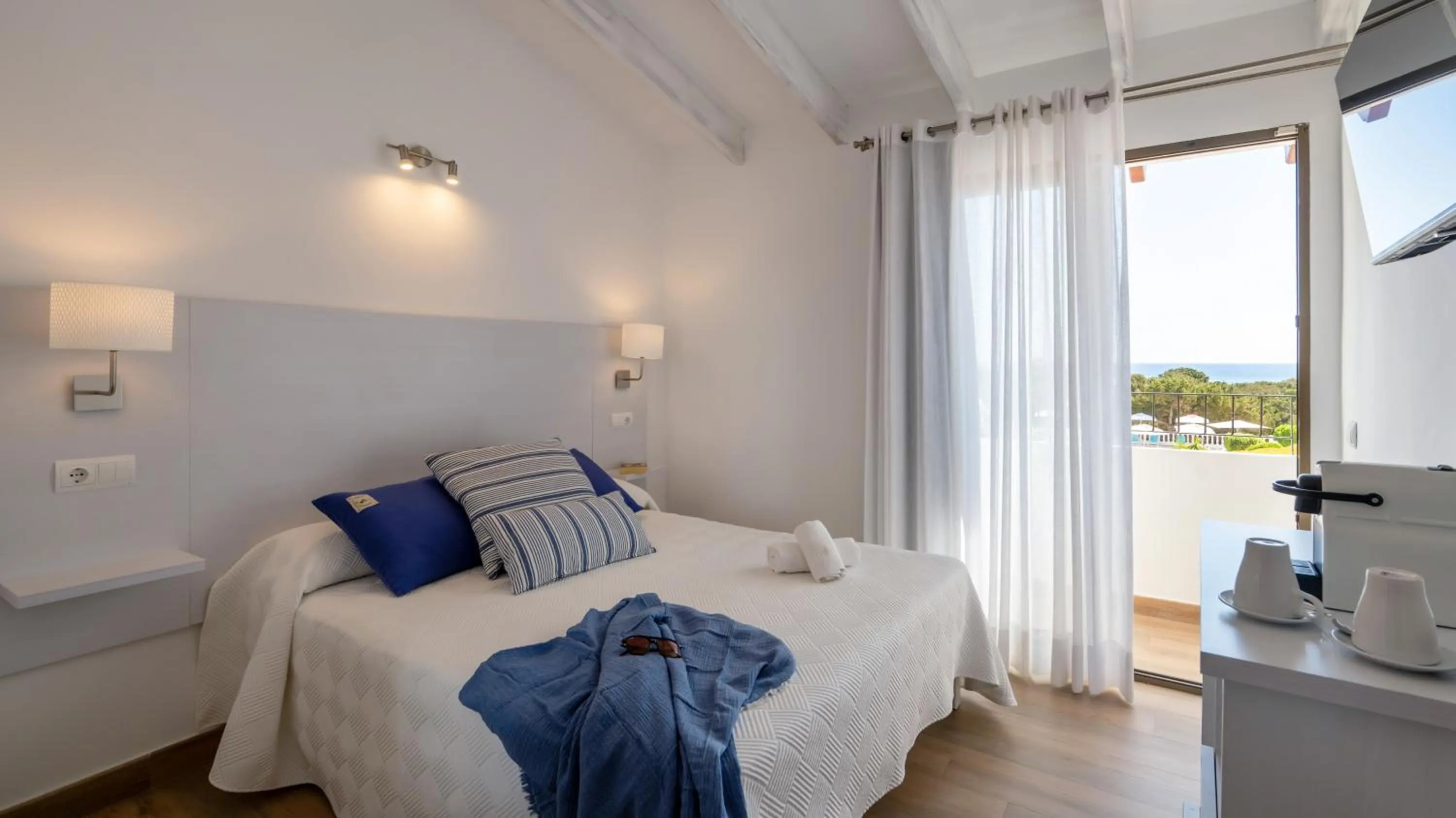 Bed in Hotel Rosamar - Emar Hotels