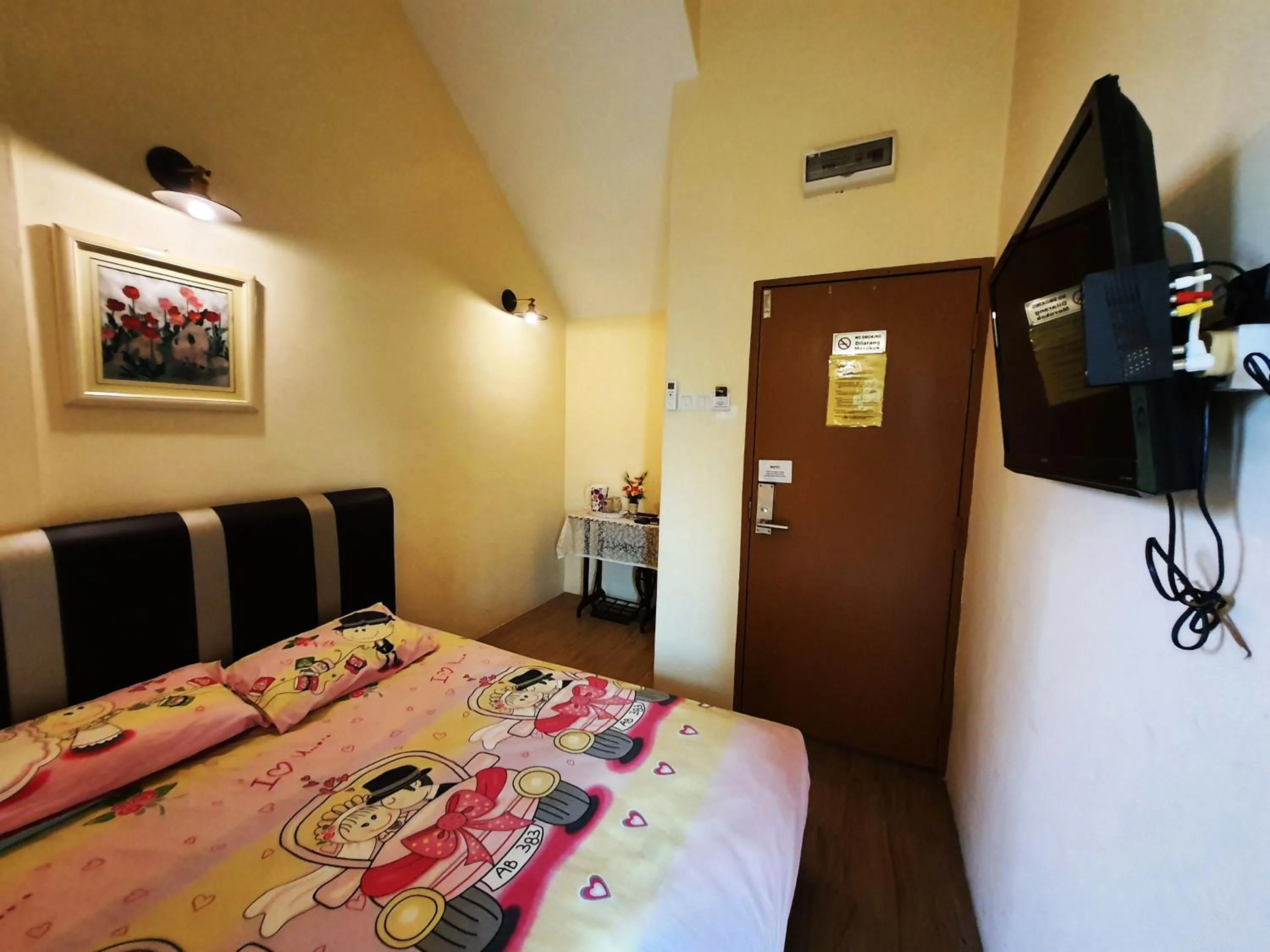 Photo of the whole room, Bed in Lodge 163 Ventures