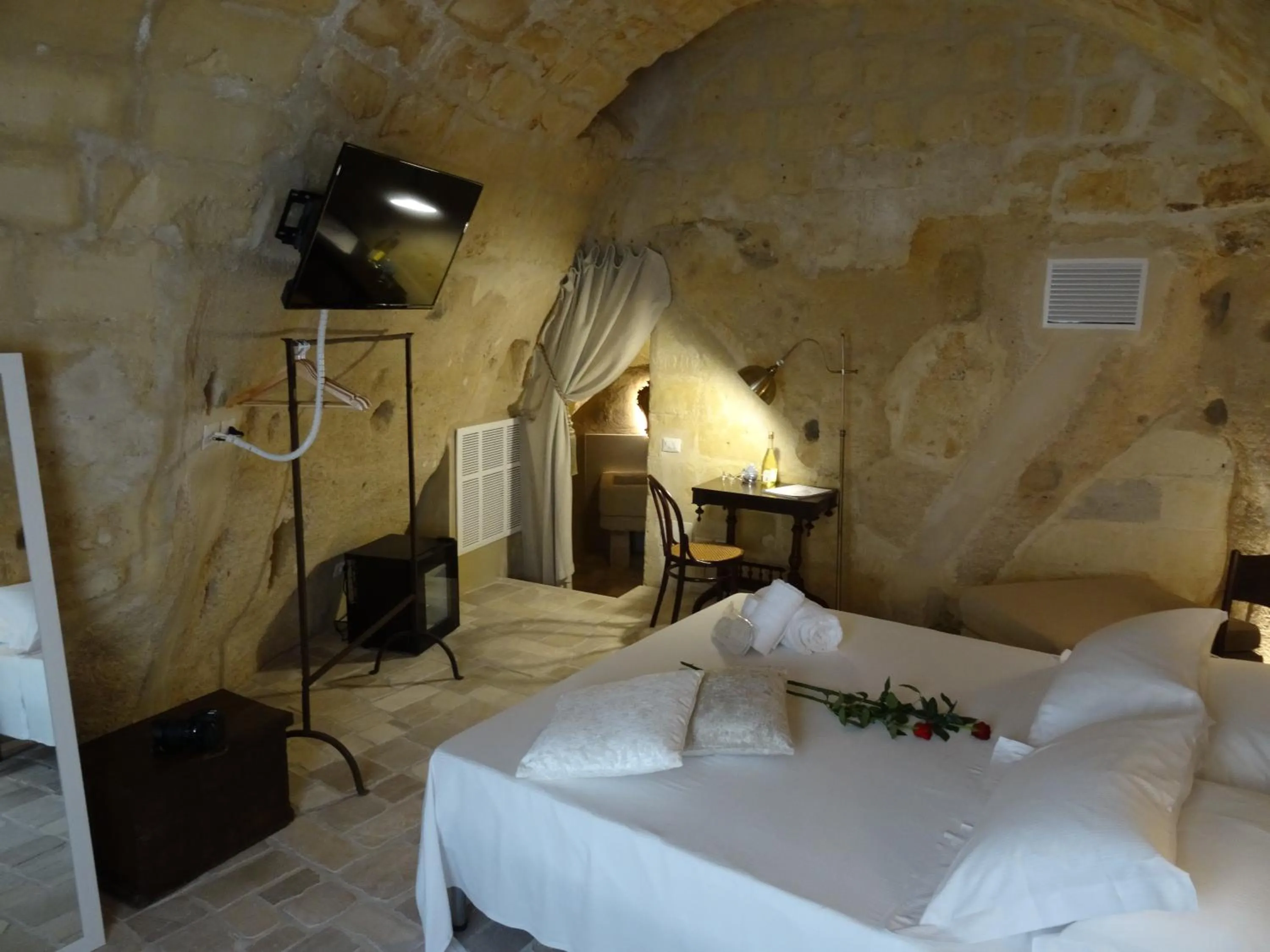Photo of the whole room, Bed in LA DIMORA DELLE 3 ZIE