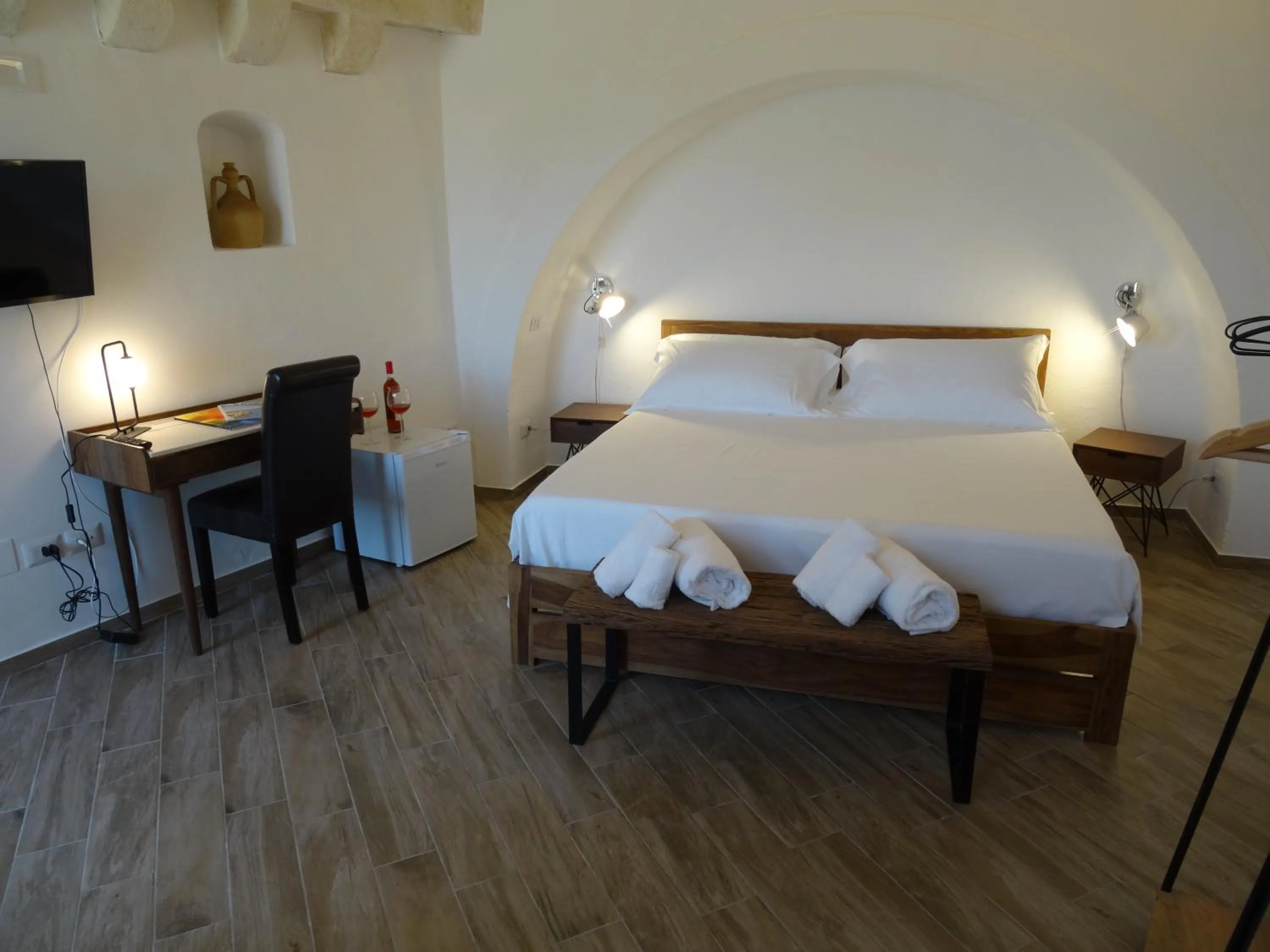 Photo of the whole room, Bed in LA DIMORA DELLE 3 ZIE