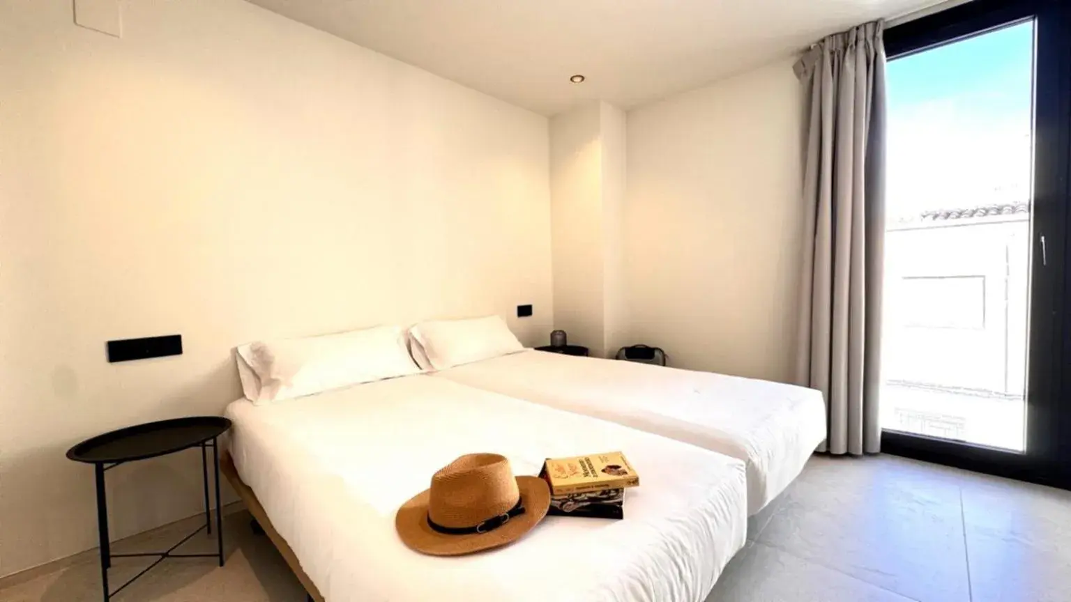 Bed in Hugo Beach Hotel & Apartments Bed in Hugo Beach Hotel & Apartments