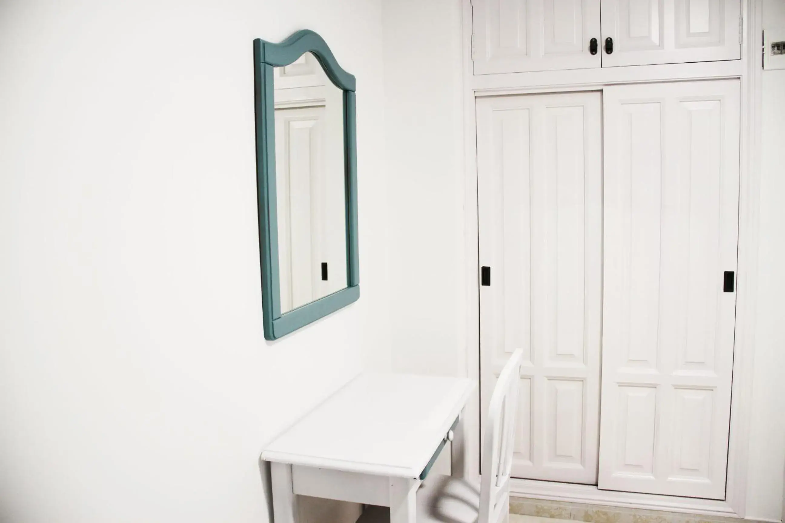 Decorative detail in Hugo Beach Hotel & Apartments Decorative detail in Hugo Beach Hotel & Apartments