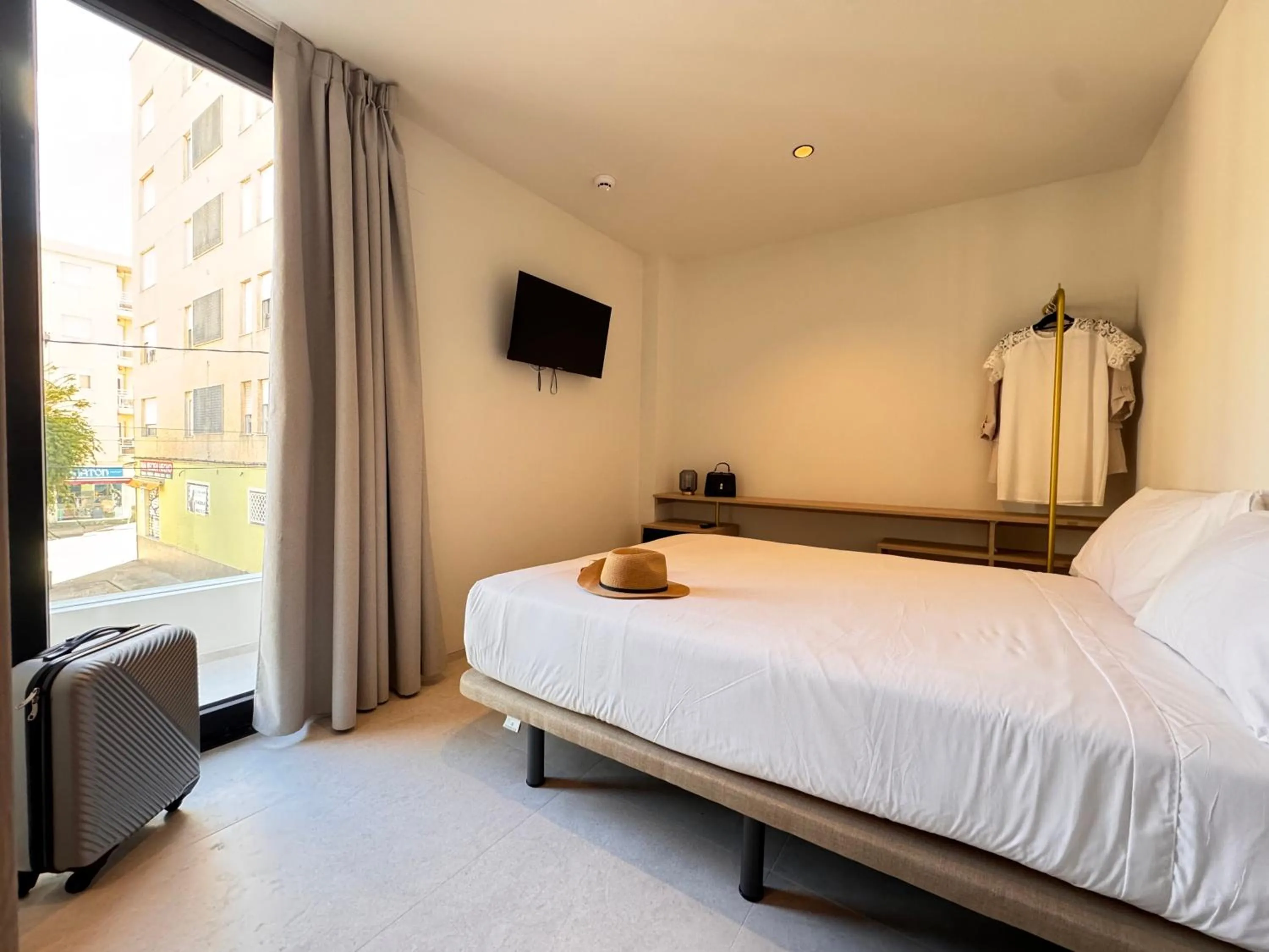 Bed in Hugo Beach Hotel & Apartments