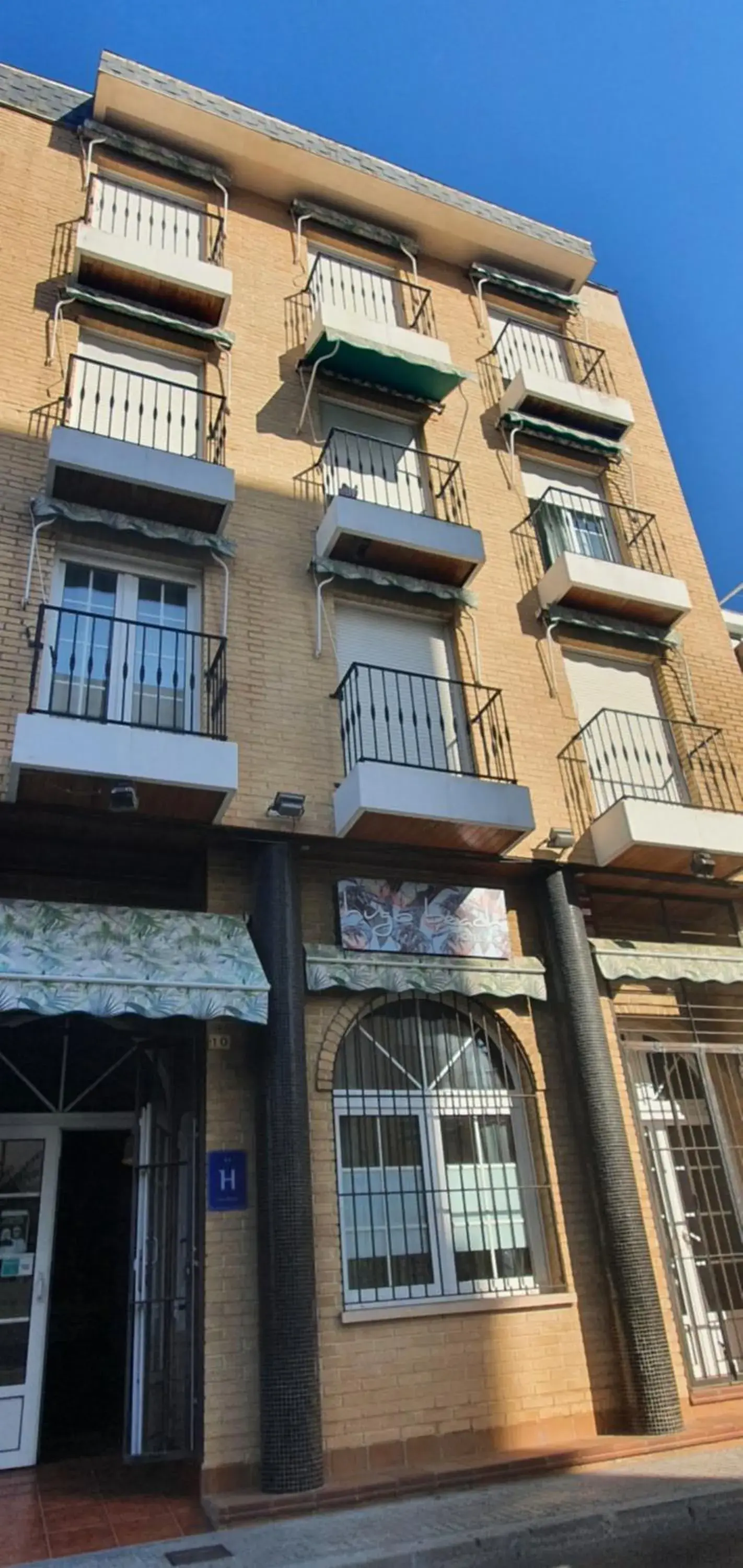 Facade/entrance in Hugo Beach Hotel & Apartments Facade/entrance in Hugo Beach Hotel & Apartments