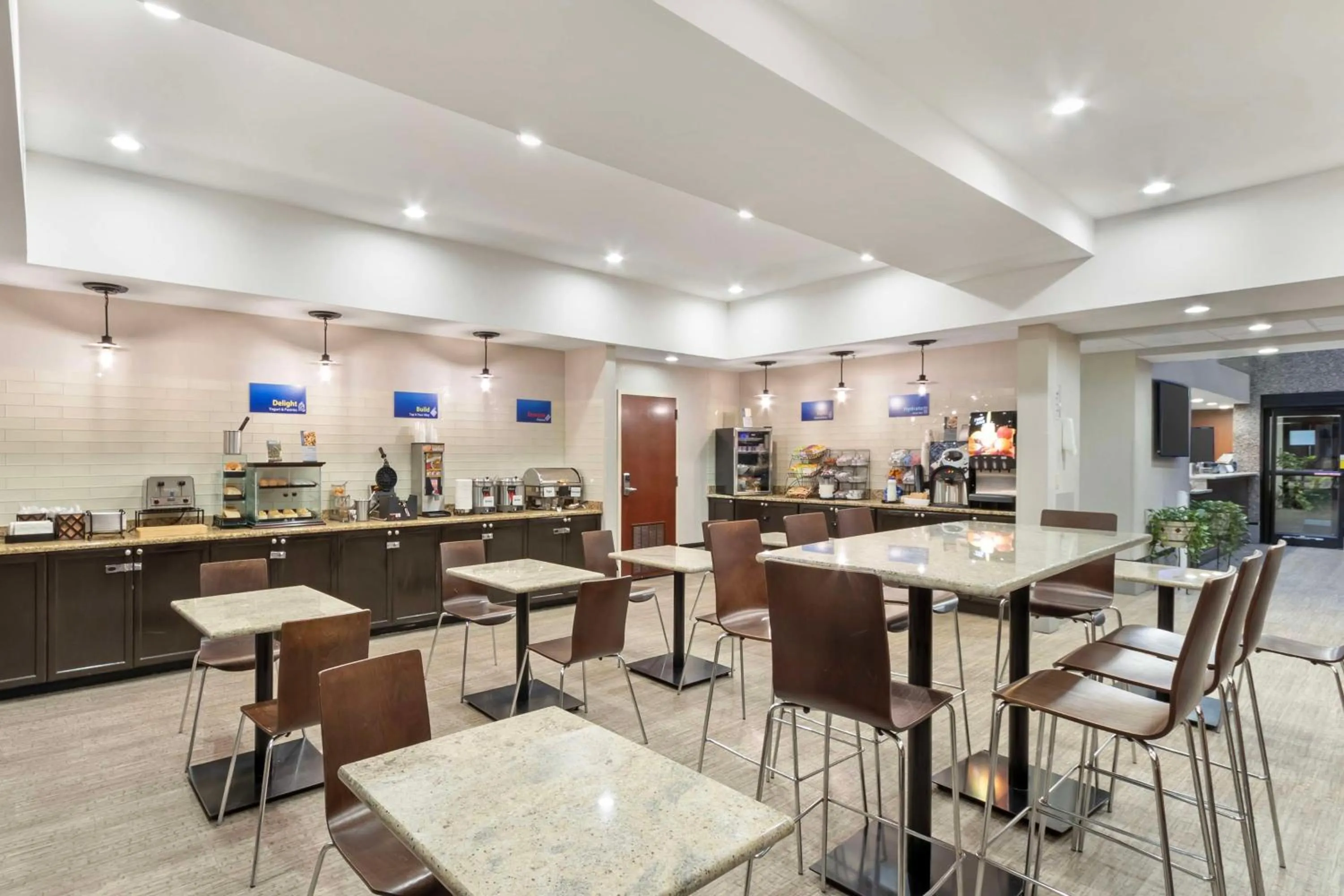 Breakfast in Best Western Magnolia Inn and Suites