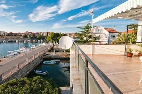 Amazing seaview apartment with a balcony near the beach - Kneza Trpimira I