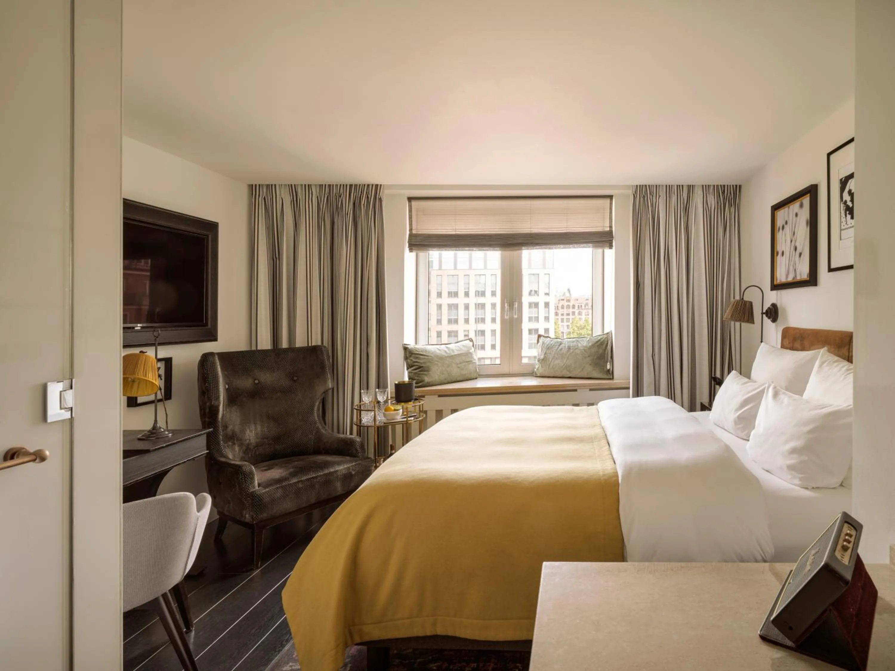 Bed in The Nikolai Hamburg - Leonardo Limited Edition