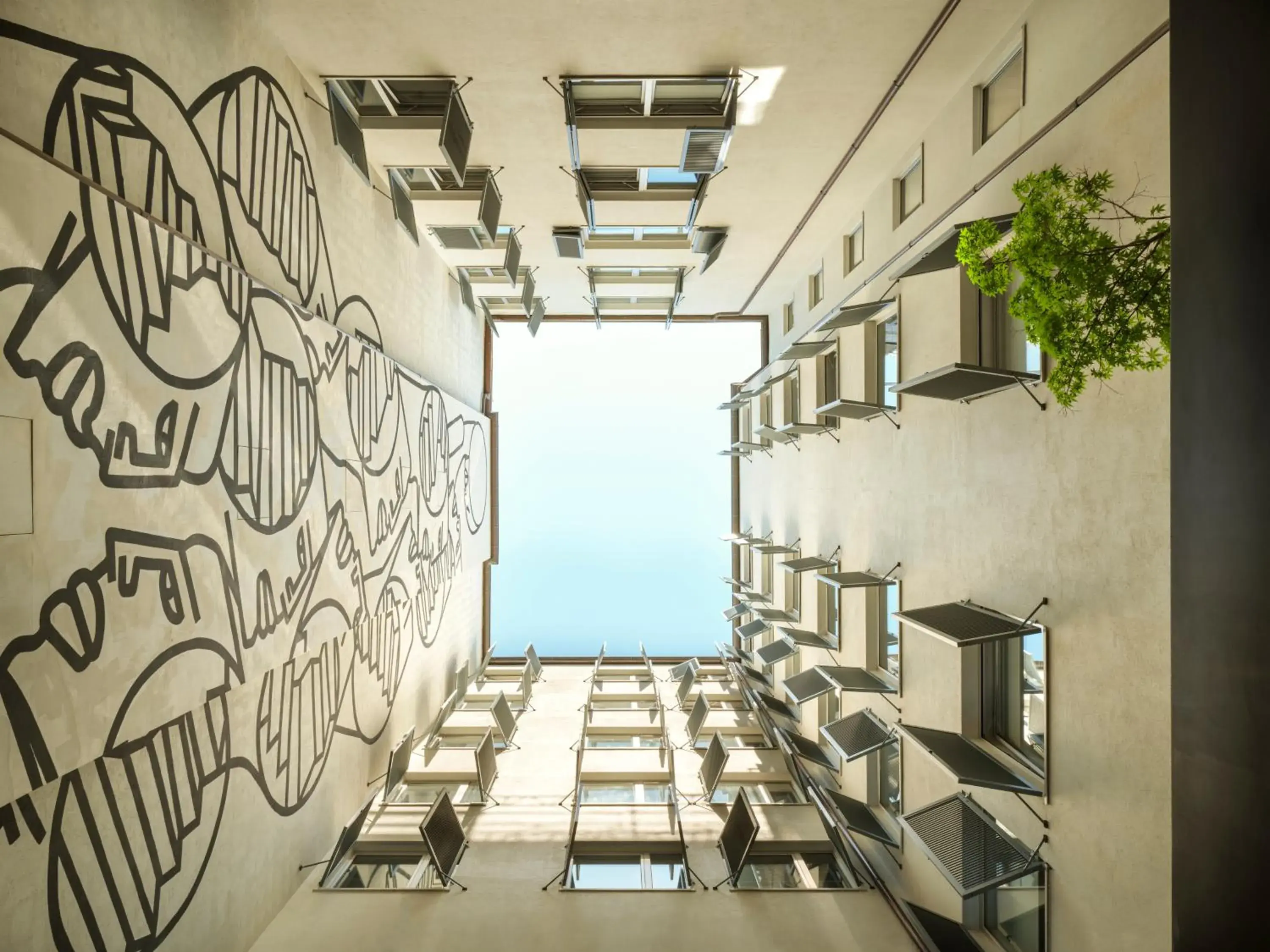 Property building in The Nikolai Hamburg - Leonardo Limited Edition Property building in The Nikolai Hamburg - Leonardo Limited Edition