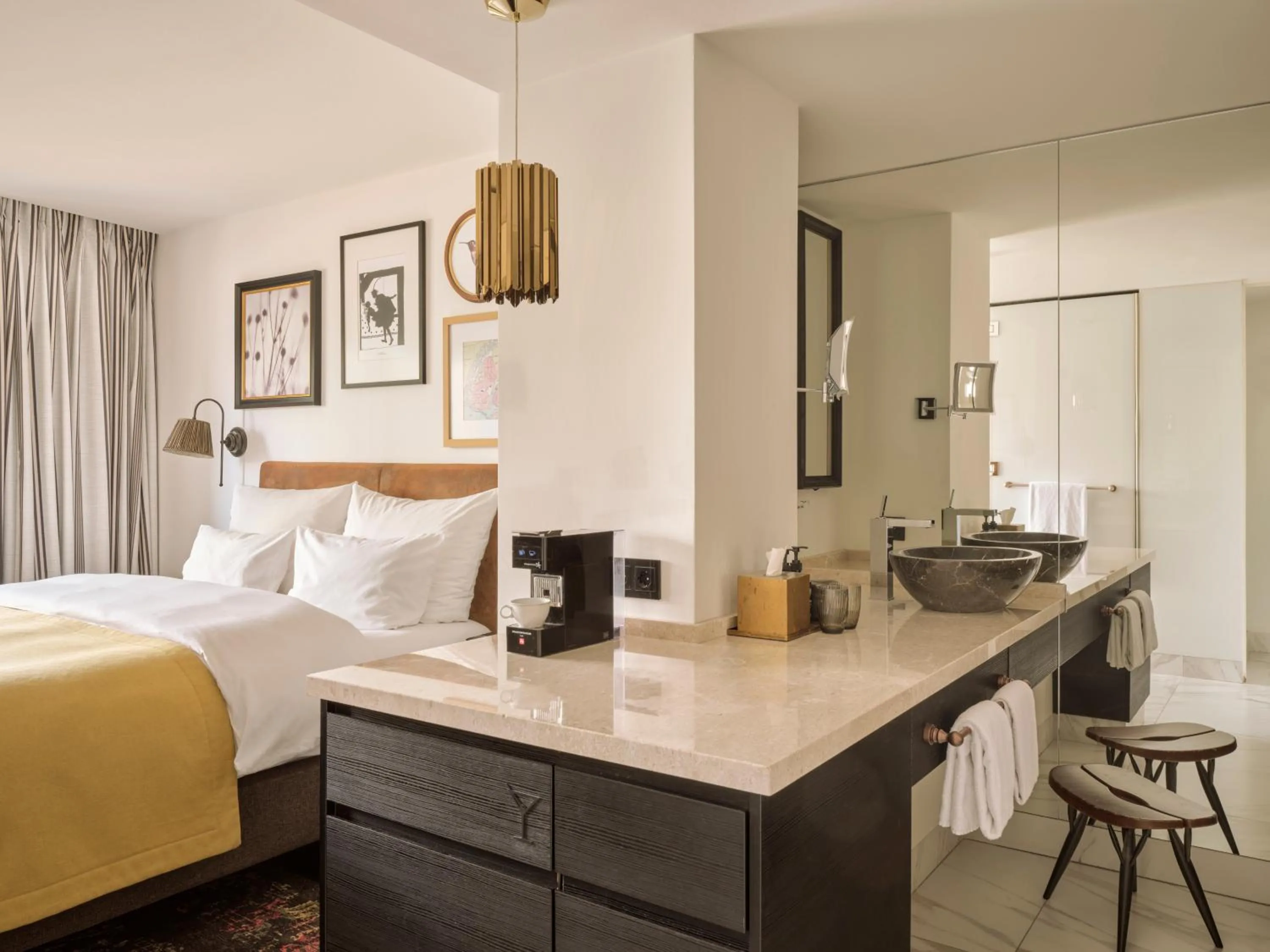 Bed in The Nikolai Hamburg - Leonardo Limited Edition